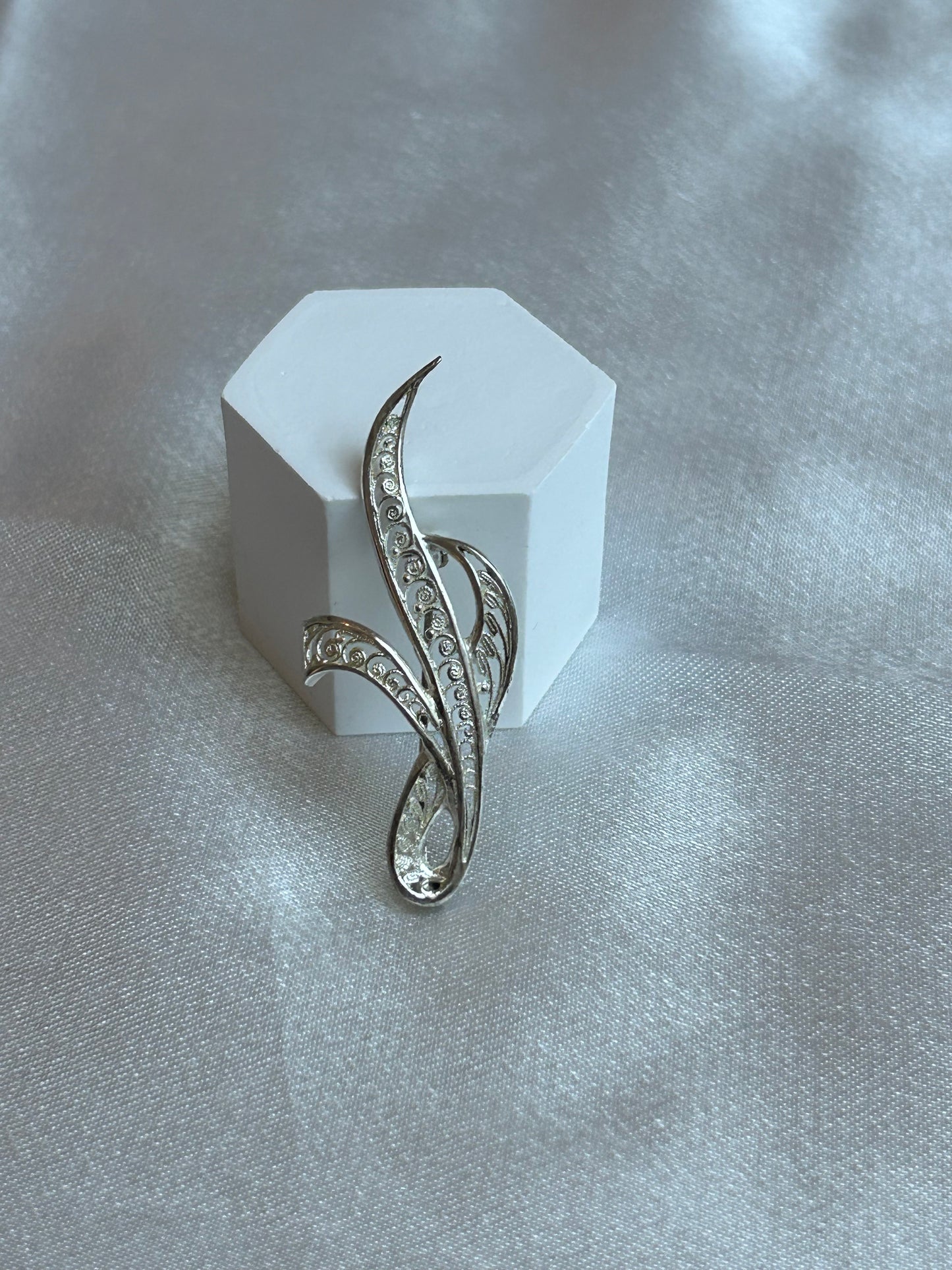 Broche vintage argenté scintillante