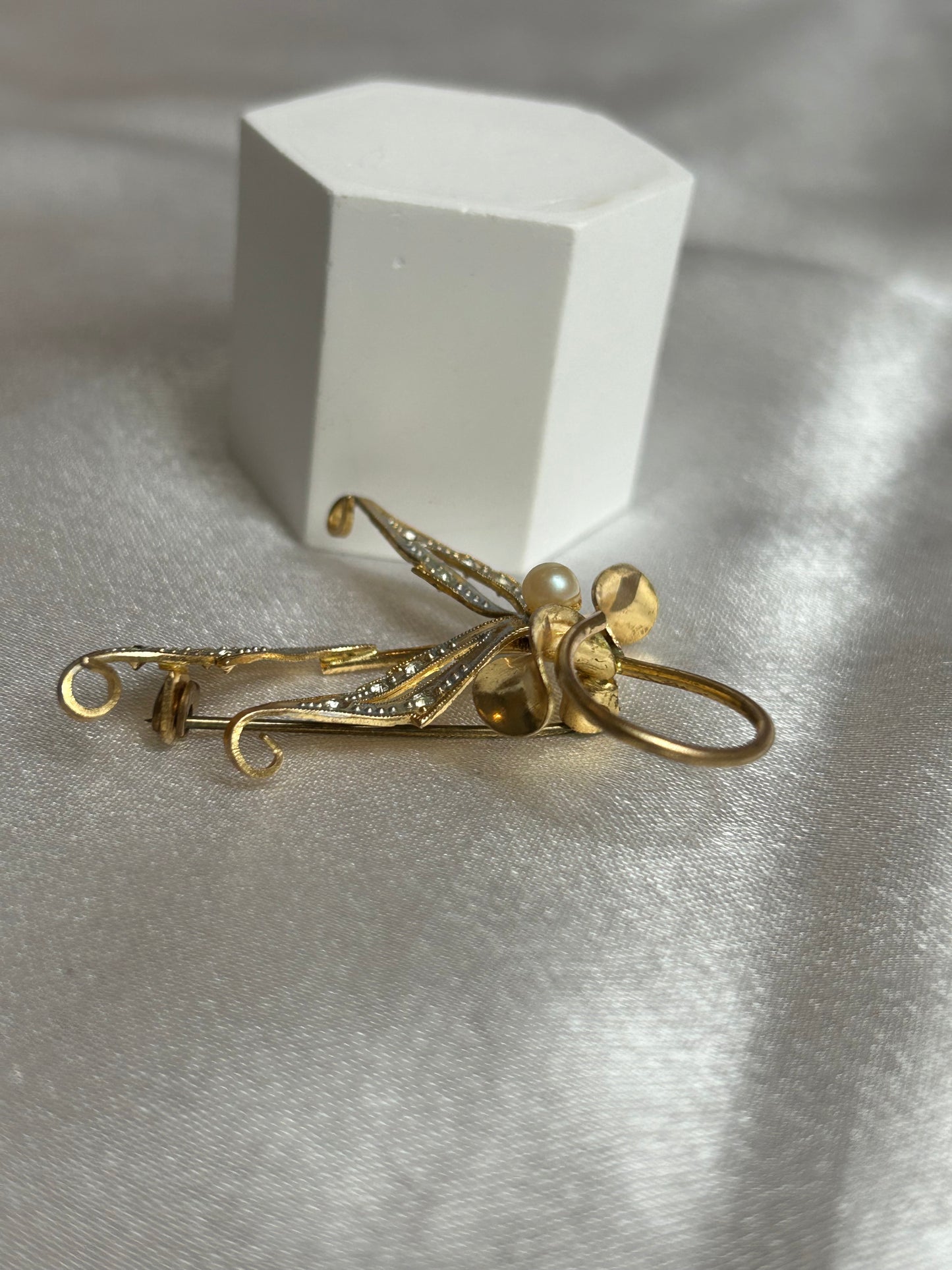 Broche vintage doré et argenté feuille et perle