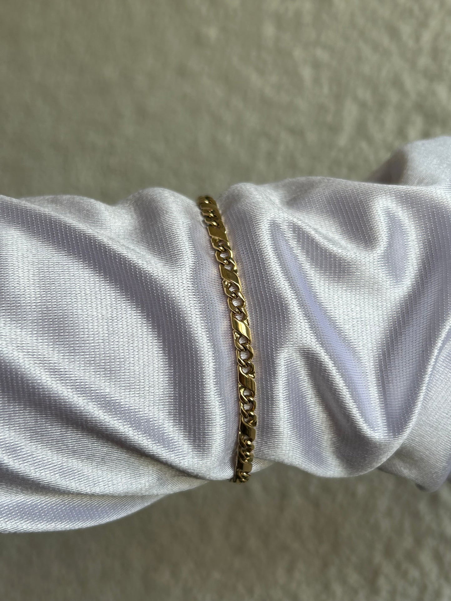 Bracelet en plaqué or maille atypique doré