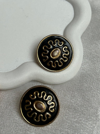 Boucles d’oreilles à pins vintage noir motif doré