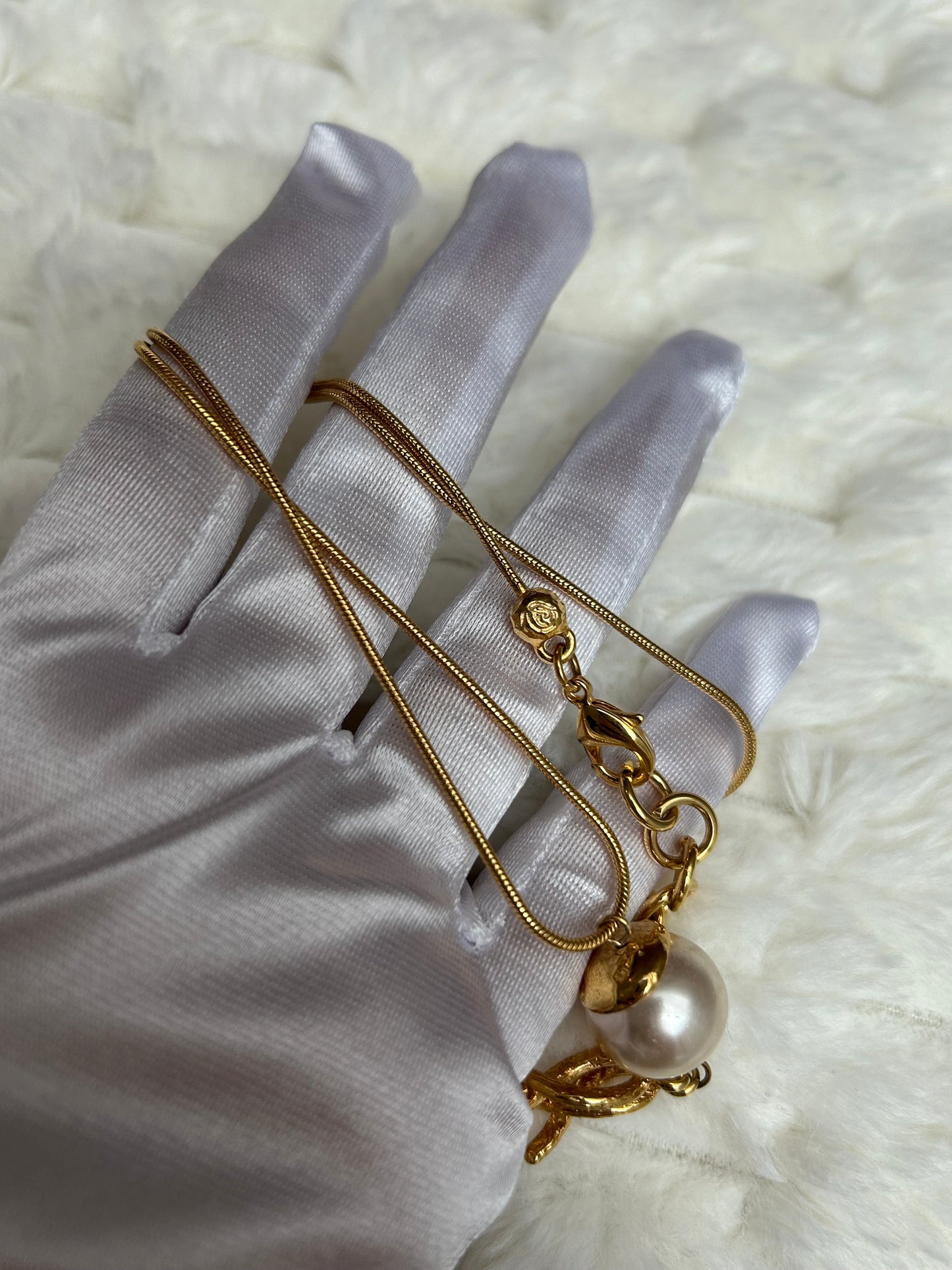 Jolie collier vintage doré et perle fantaisie