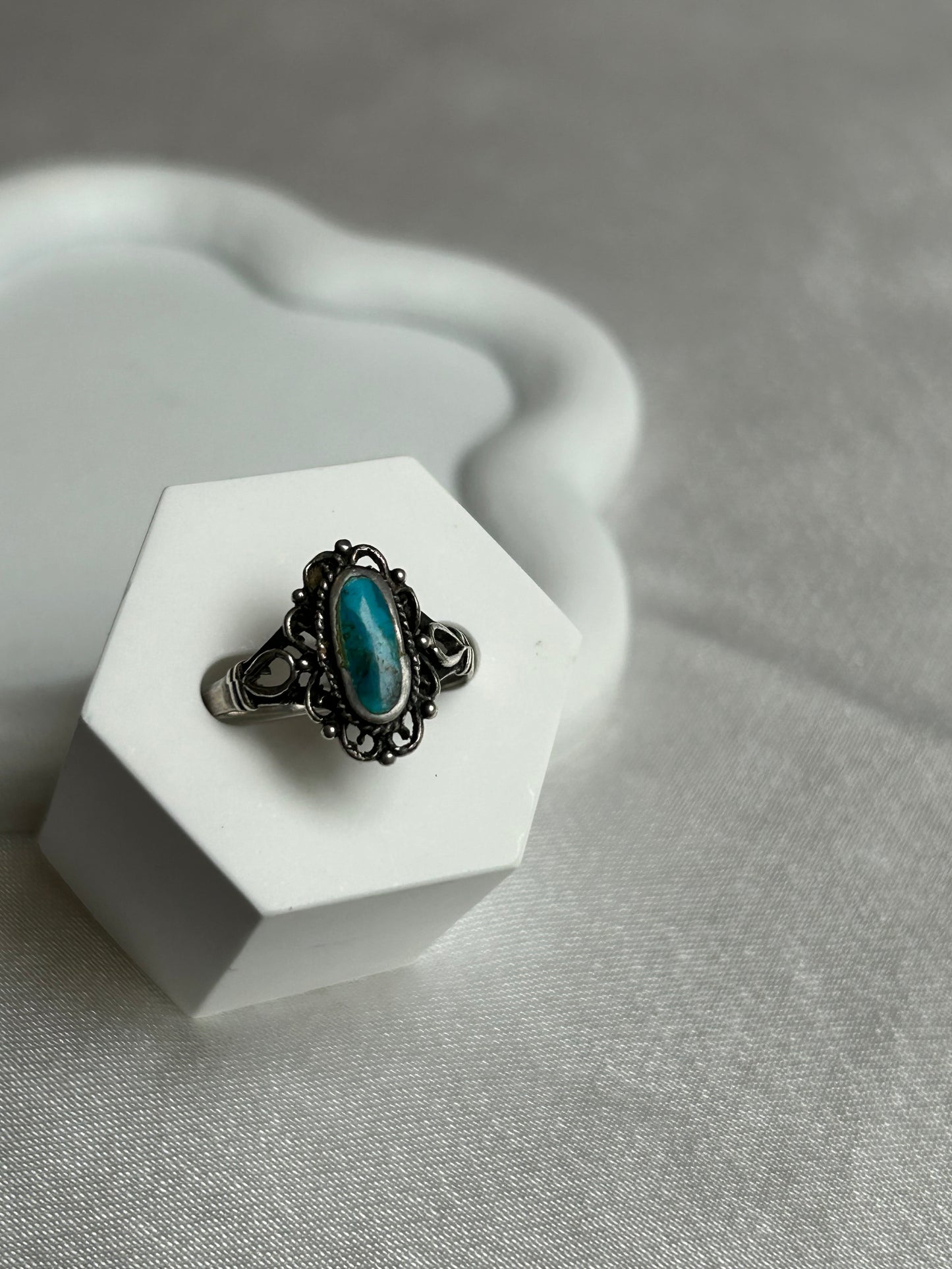 Bague vintage en argent et motifs avec pierre couleur turquoise taille 57