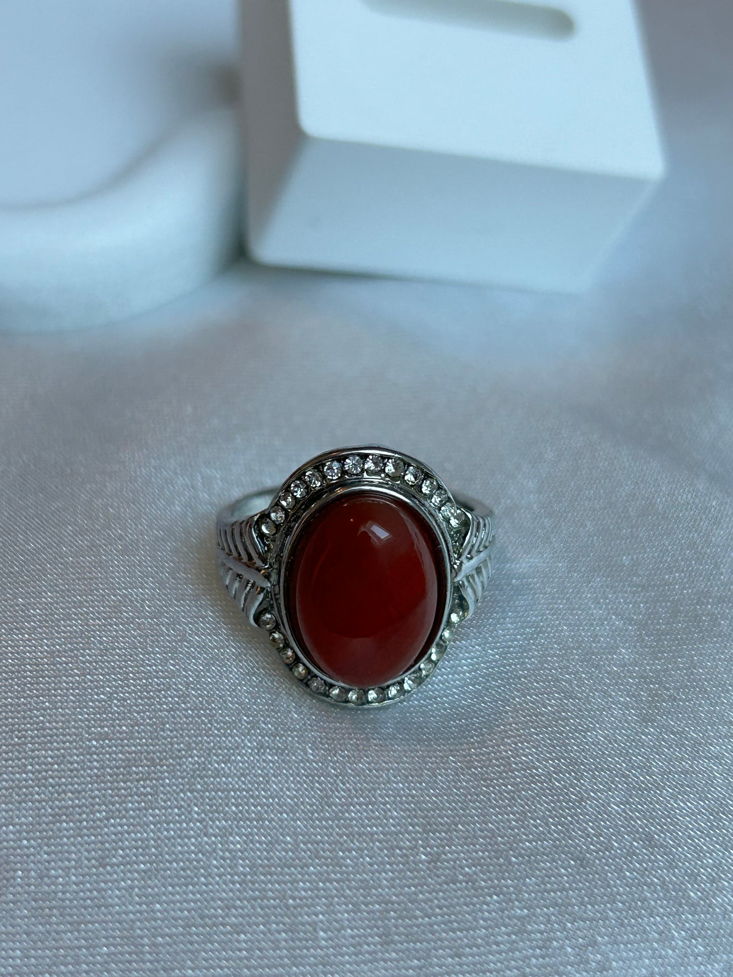 Bague vintage pierre rouge taille 59-60