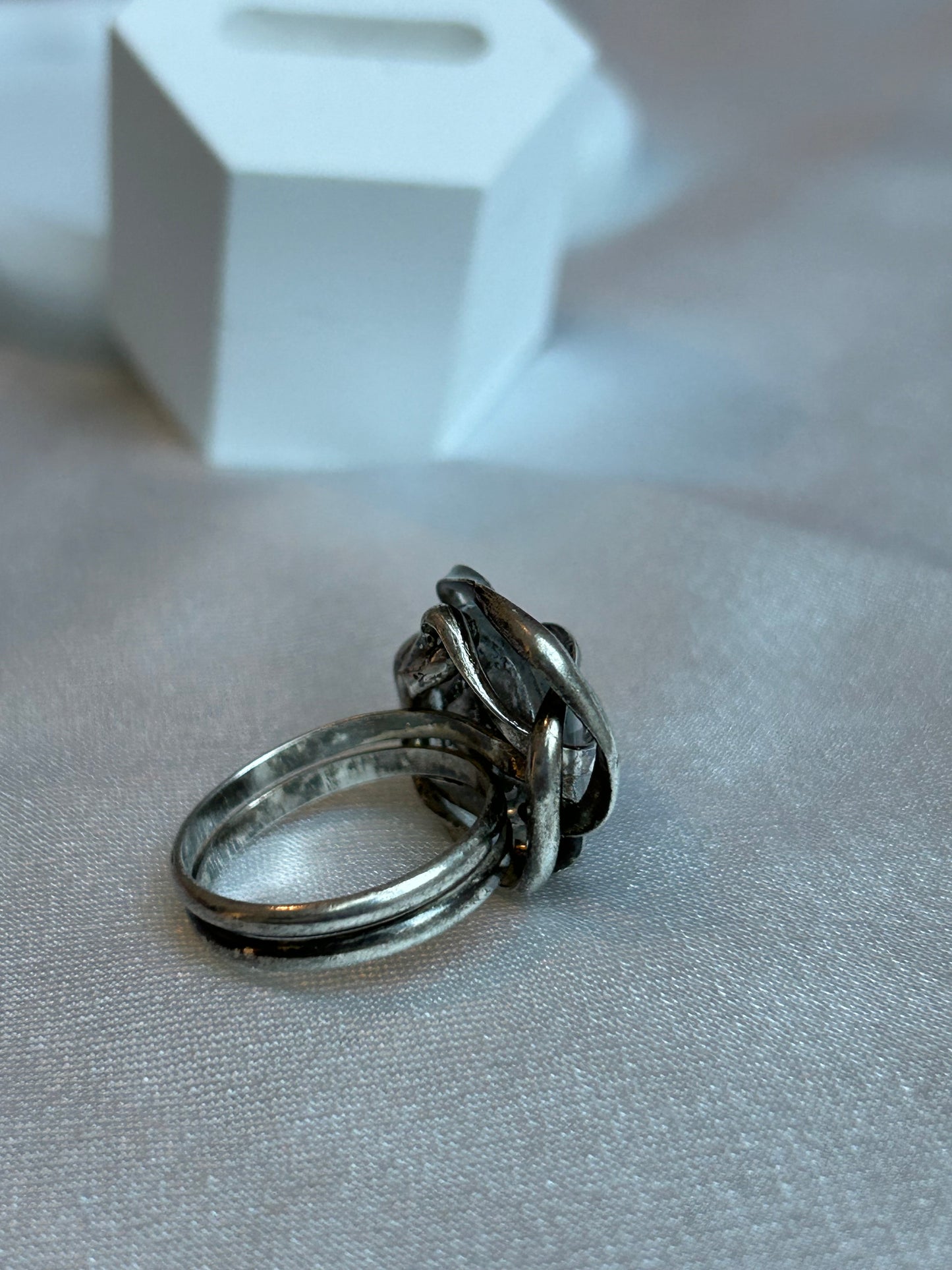 Bague taille 54 argenté et pierre atypique