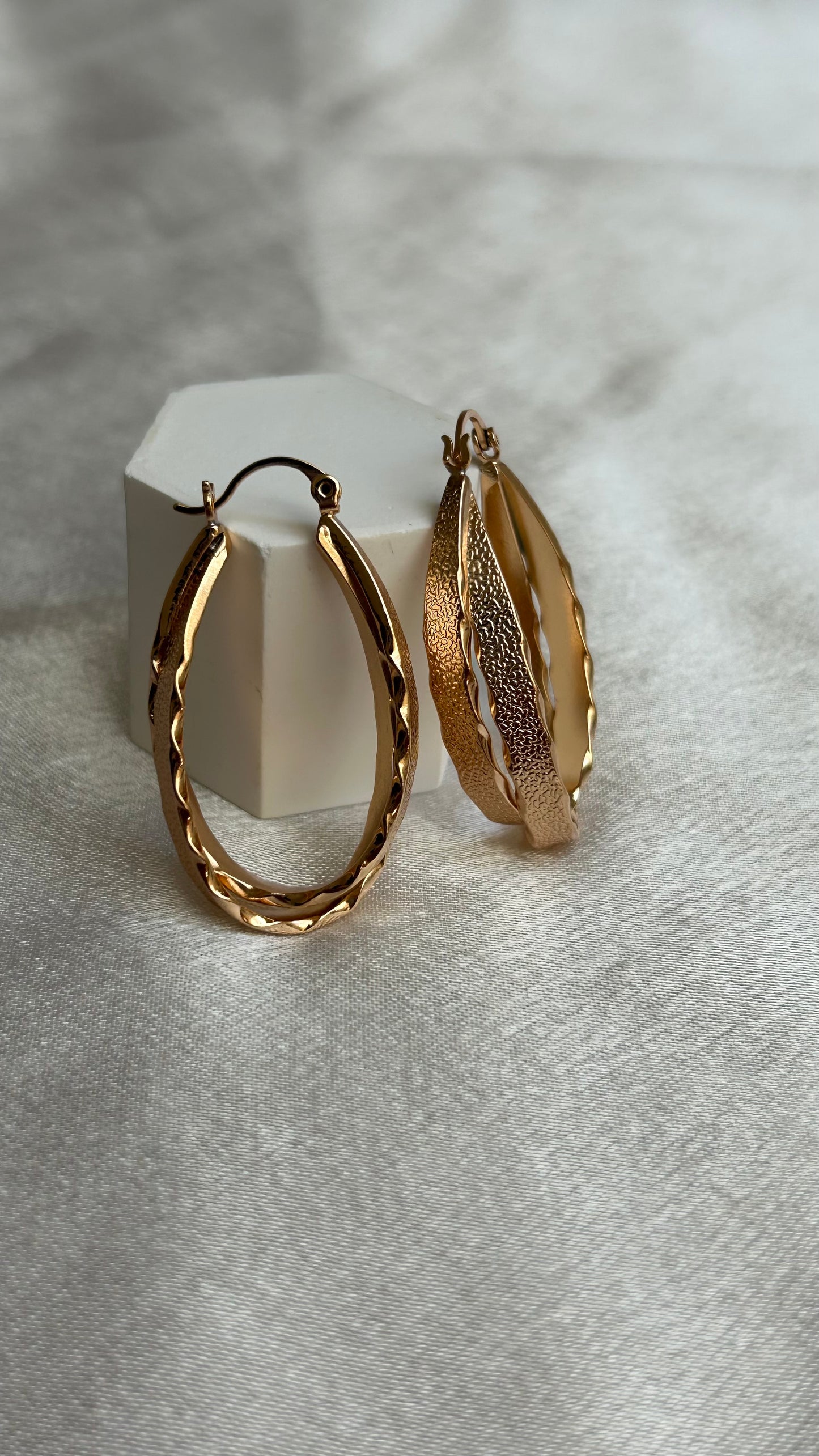 Créoles vintage dorées mailles entrelacées