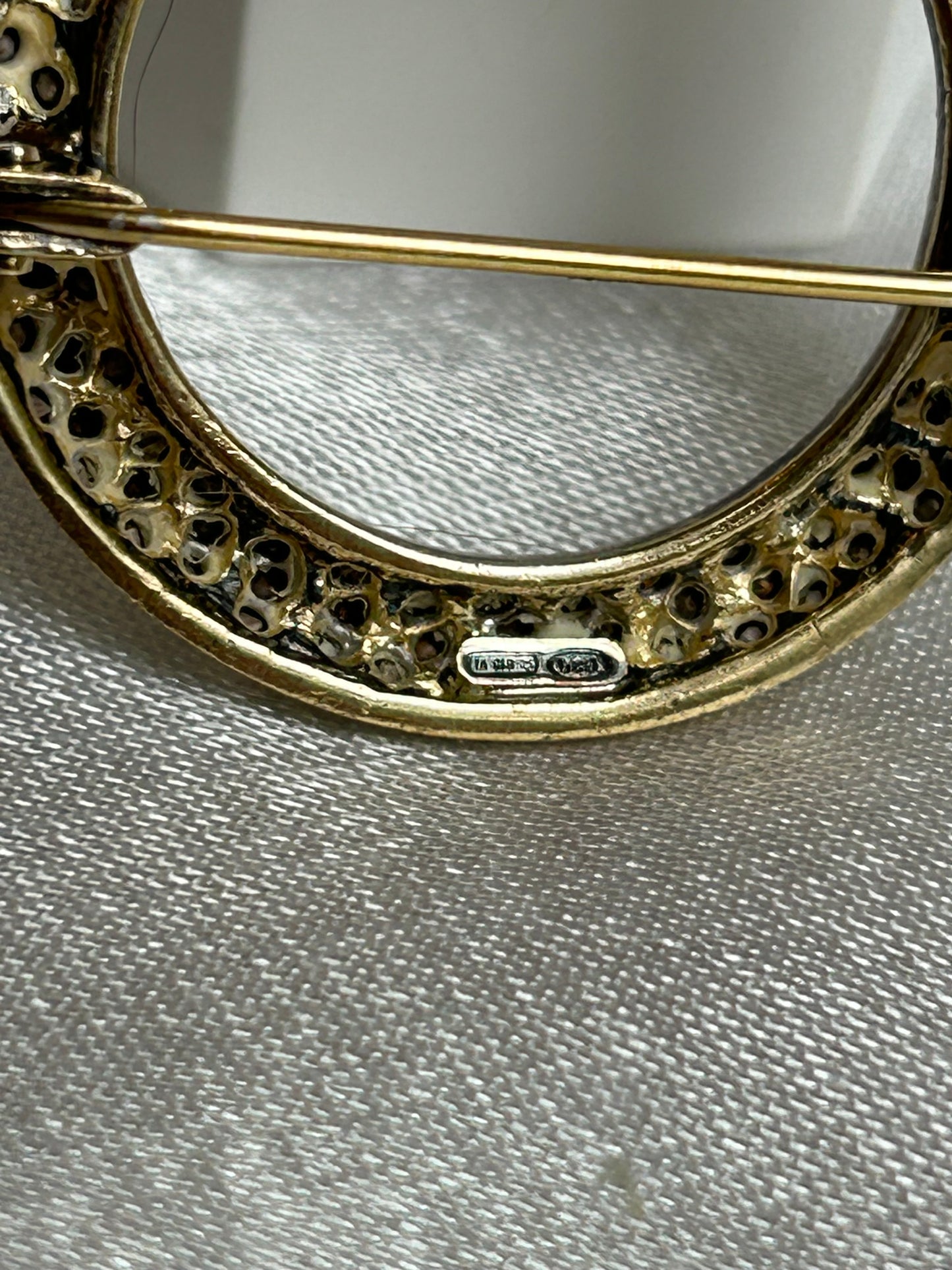 Broche vintage cercle argenté et strass en argent 925