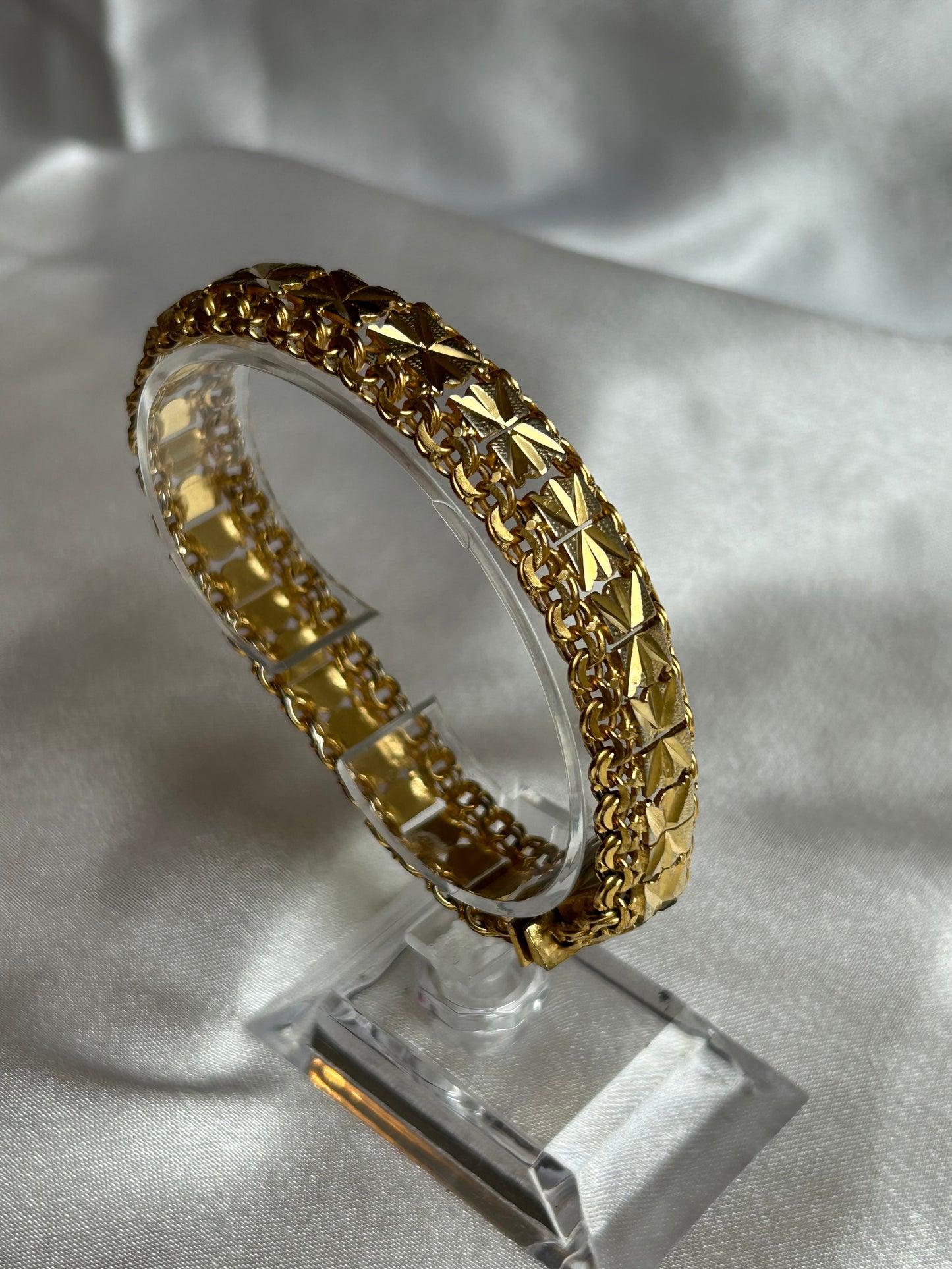 Bracelet vintage plaqué or femme ciselé