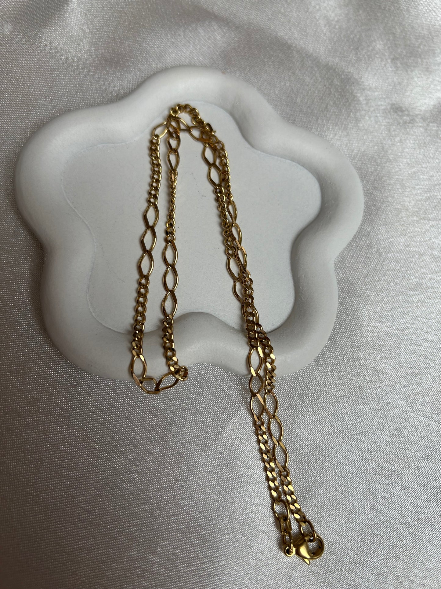 Collier en plaqué or mailles ovales entrelacées