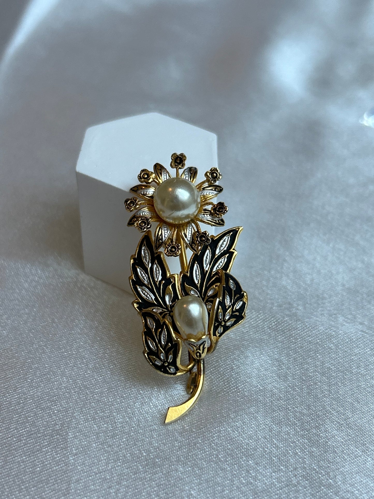 Broche en or de Tolède vintage fleur et perle style culture