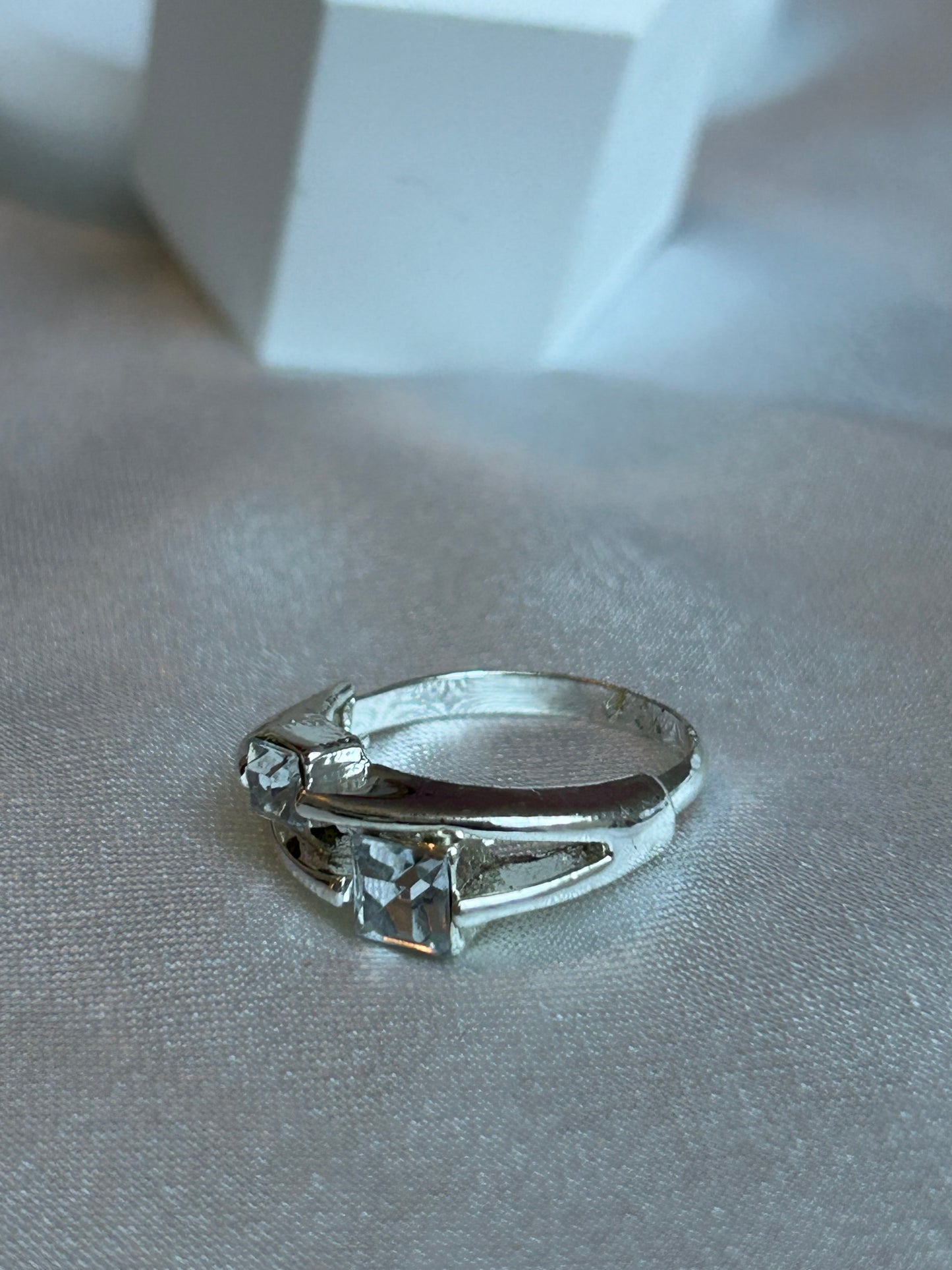 Bague vintage argenté taille ajustable et strass