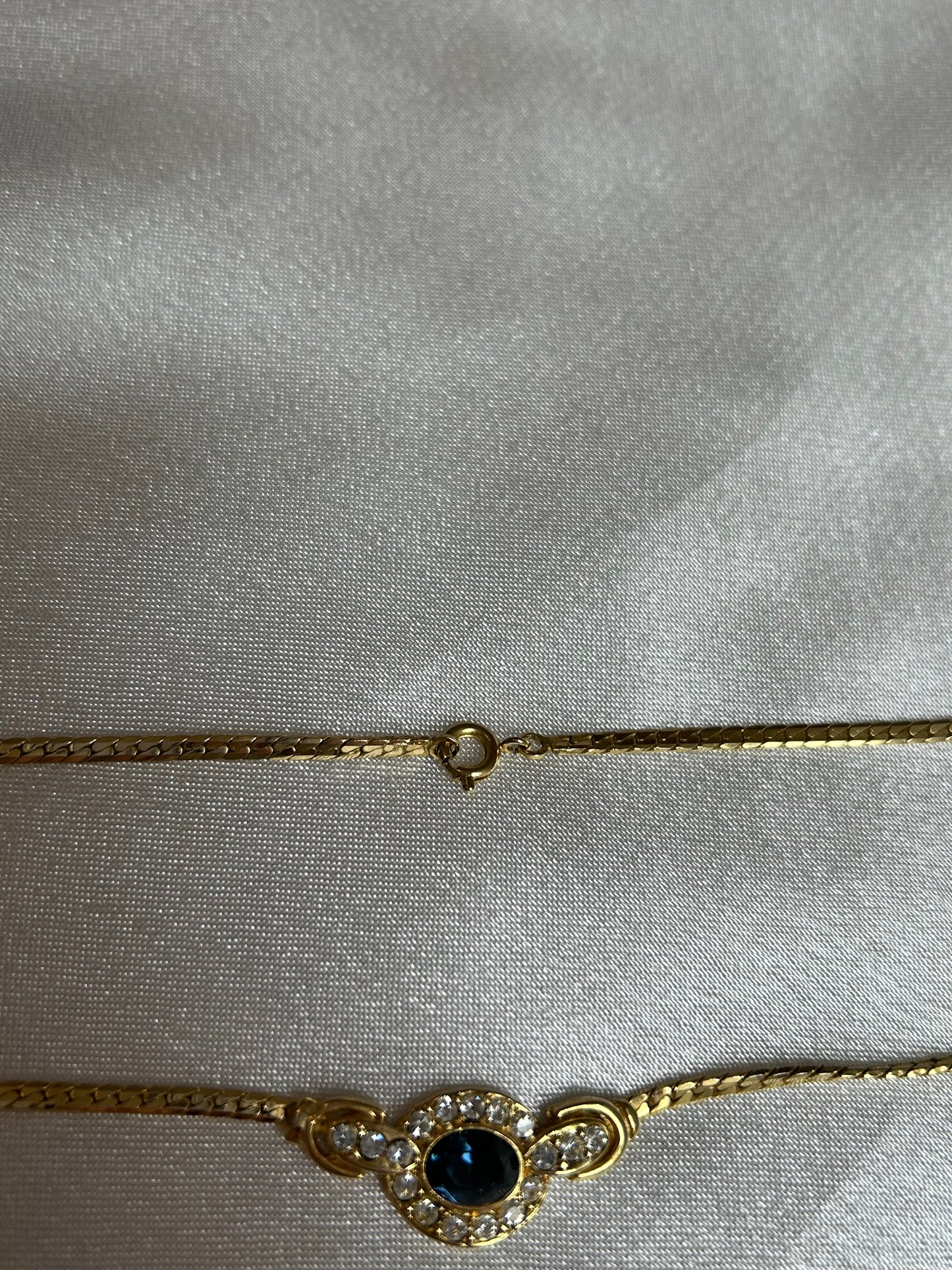 Collier vintage doré et pierre bleu avec strass