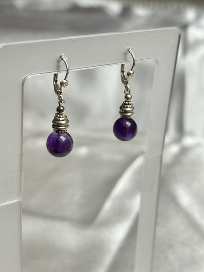 Boucles d’oreilles pendantes style dormeuse en argent et pierre violettes