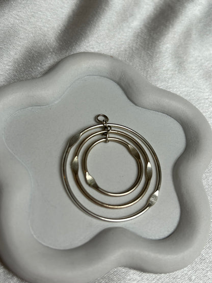 Pendentif vintage argenté 3 cercles atypique