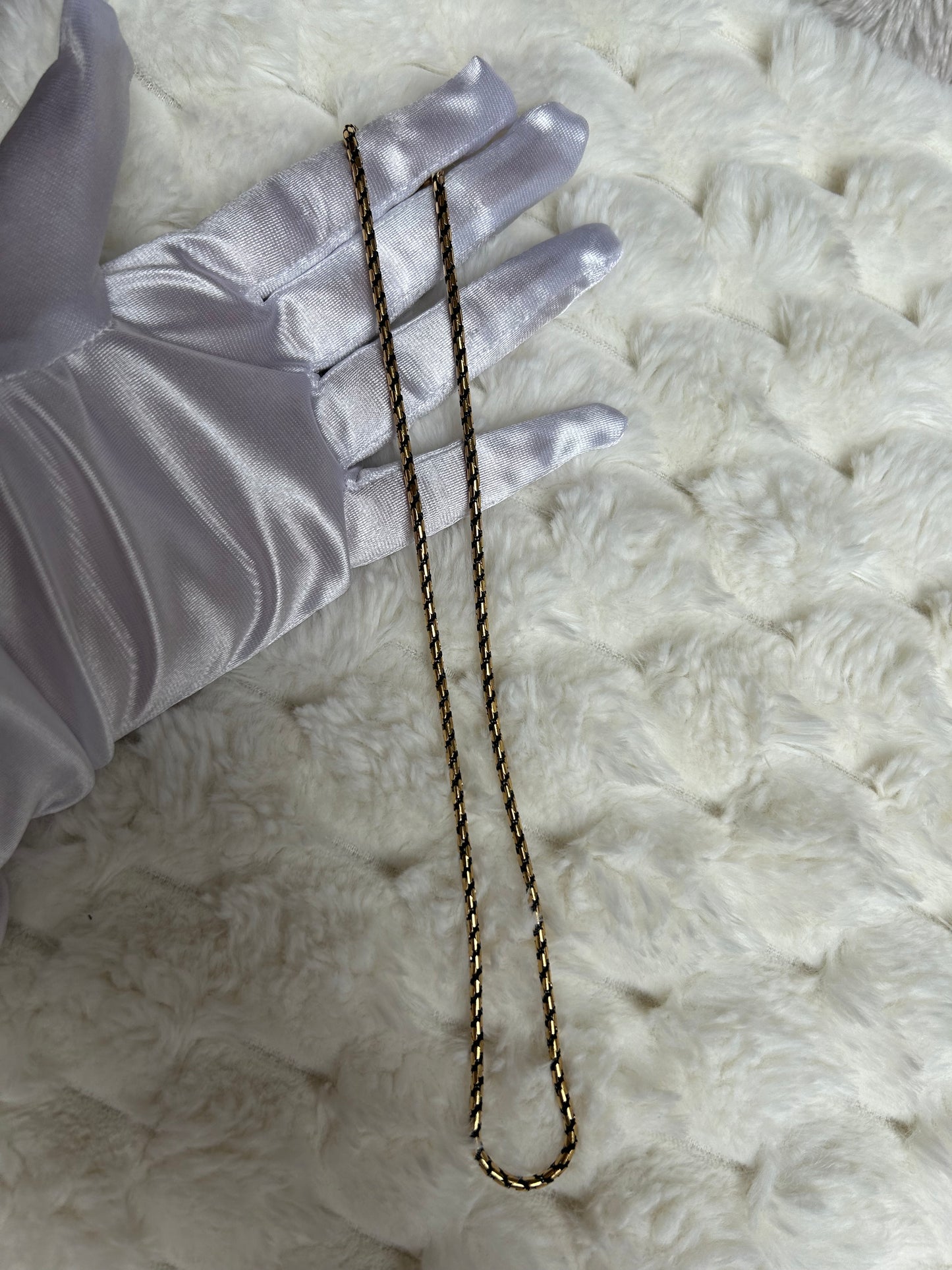 Jolie collier chaîne vintage torsadé noir et doré