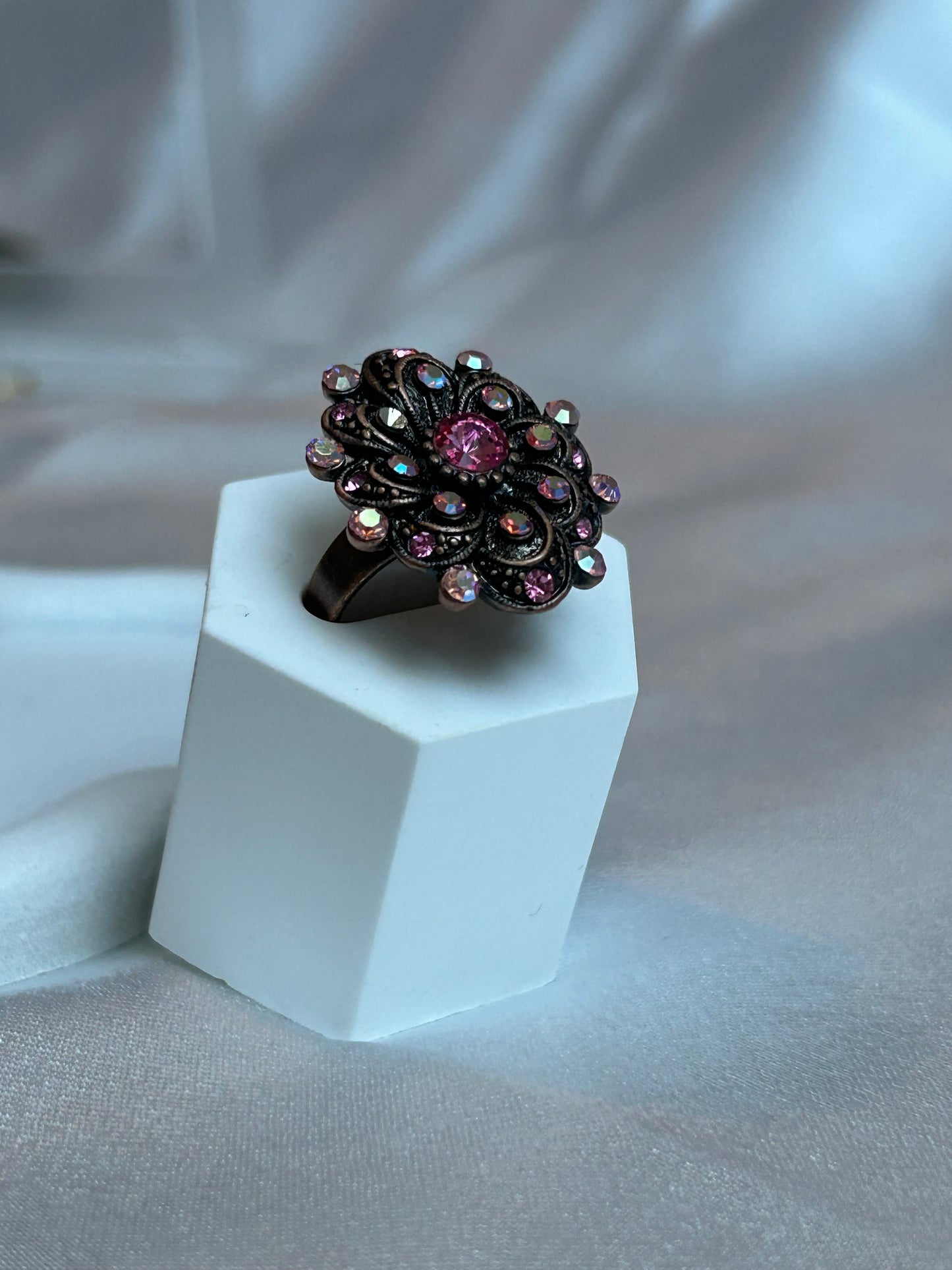 Bague ajustable vintage noir rose et strass