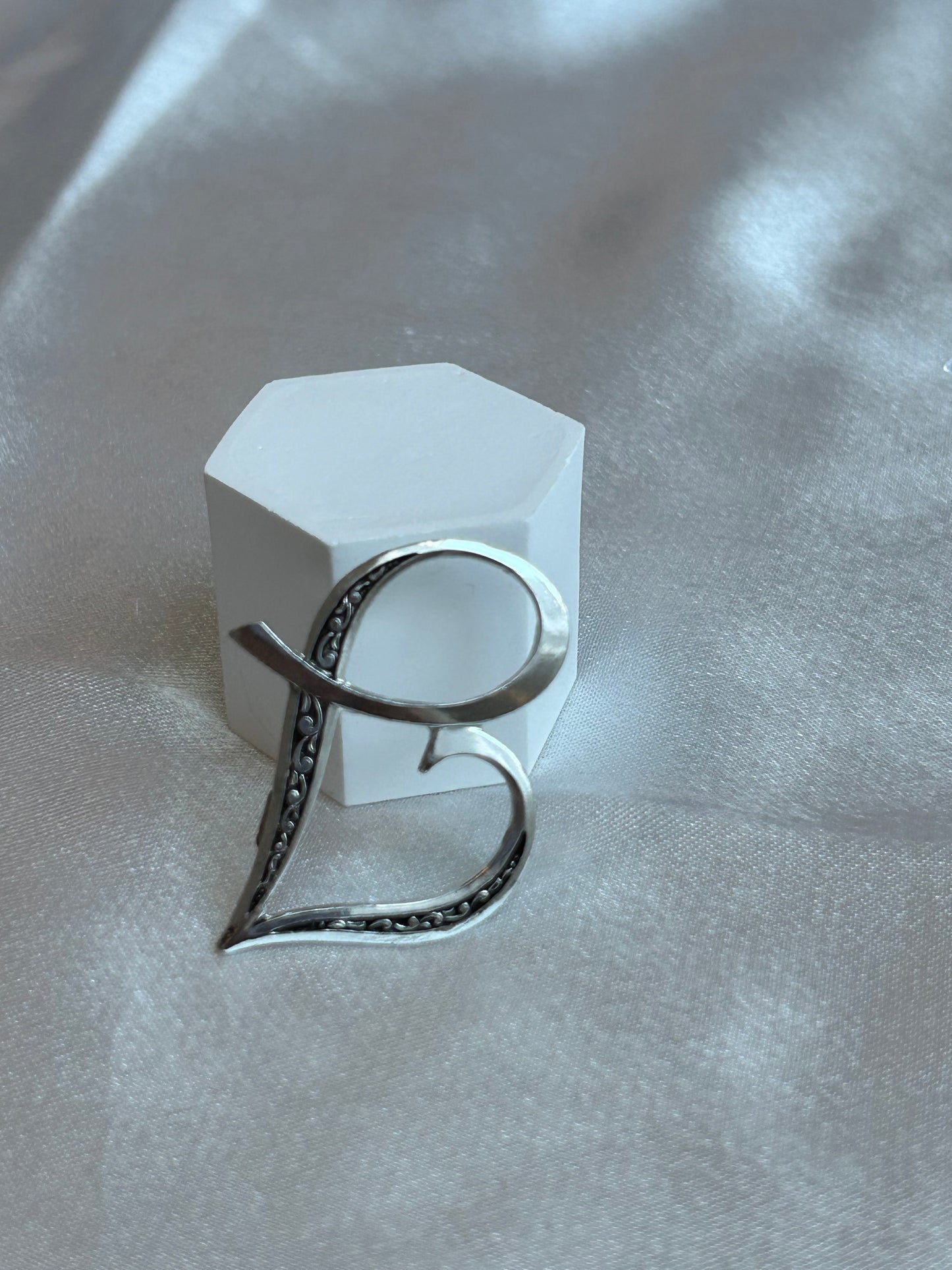 Broche vintage argenté lettre « B »