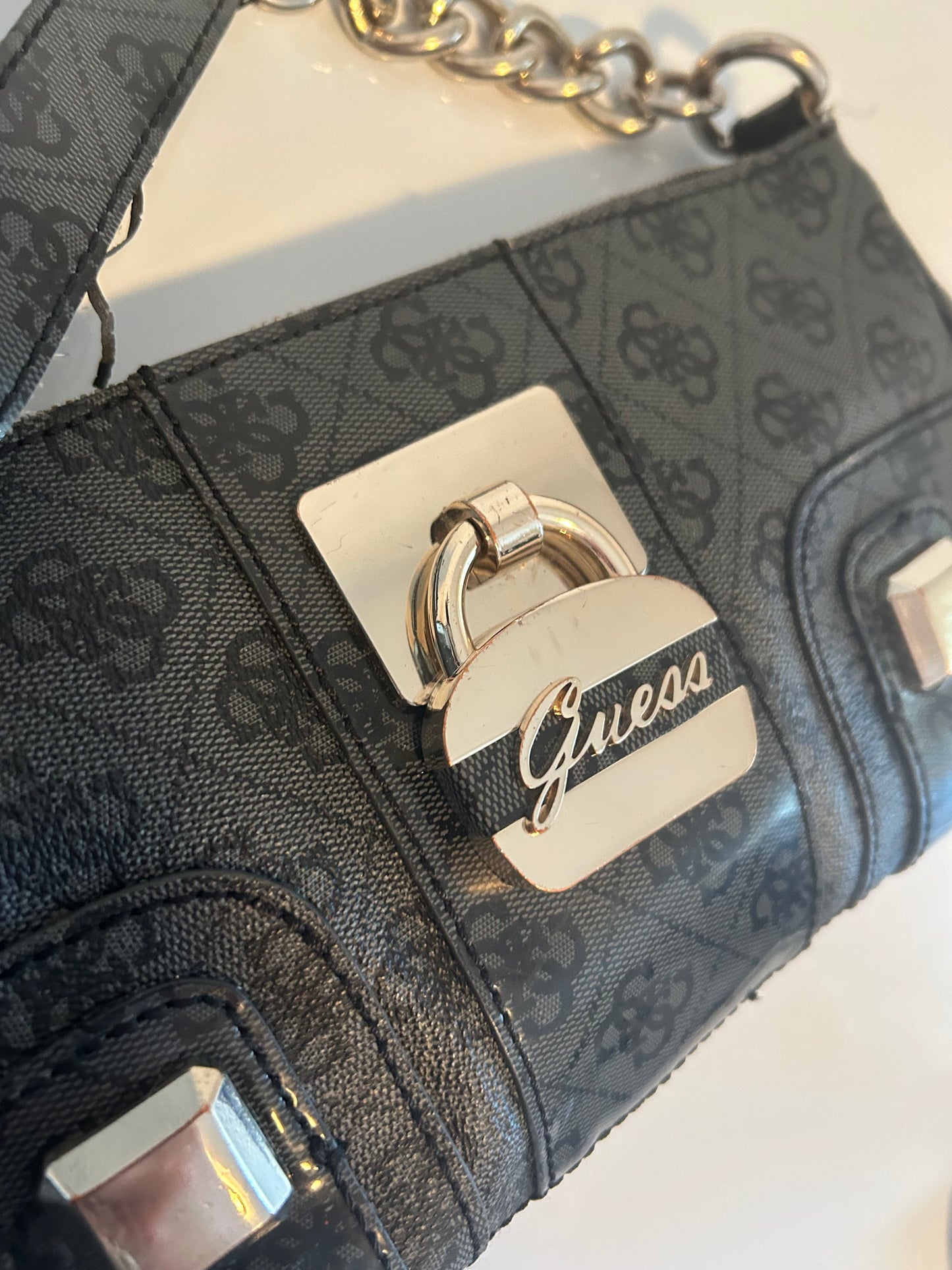 Sac vintage GUESS noir gris et argenté