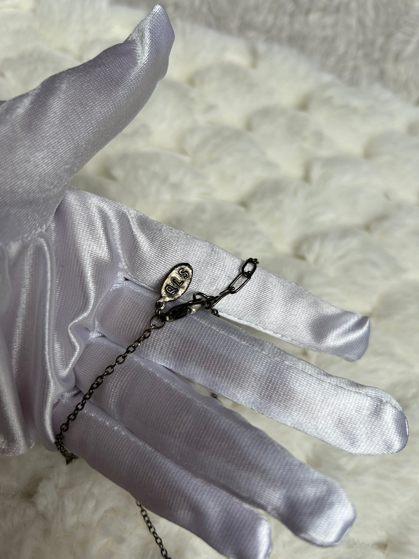 Jolie collier vintage à fleur noir et strass noir