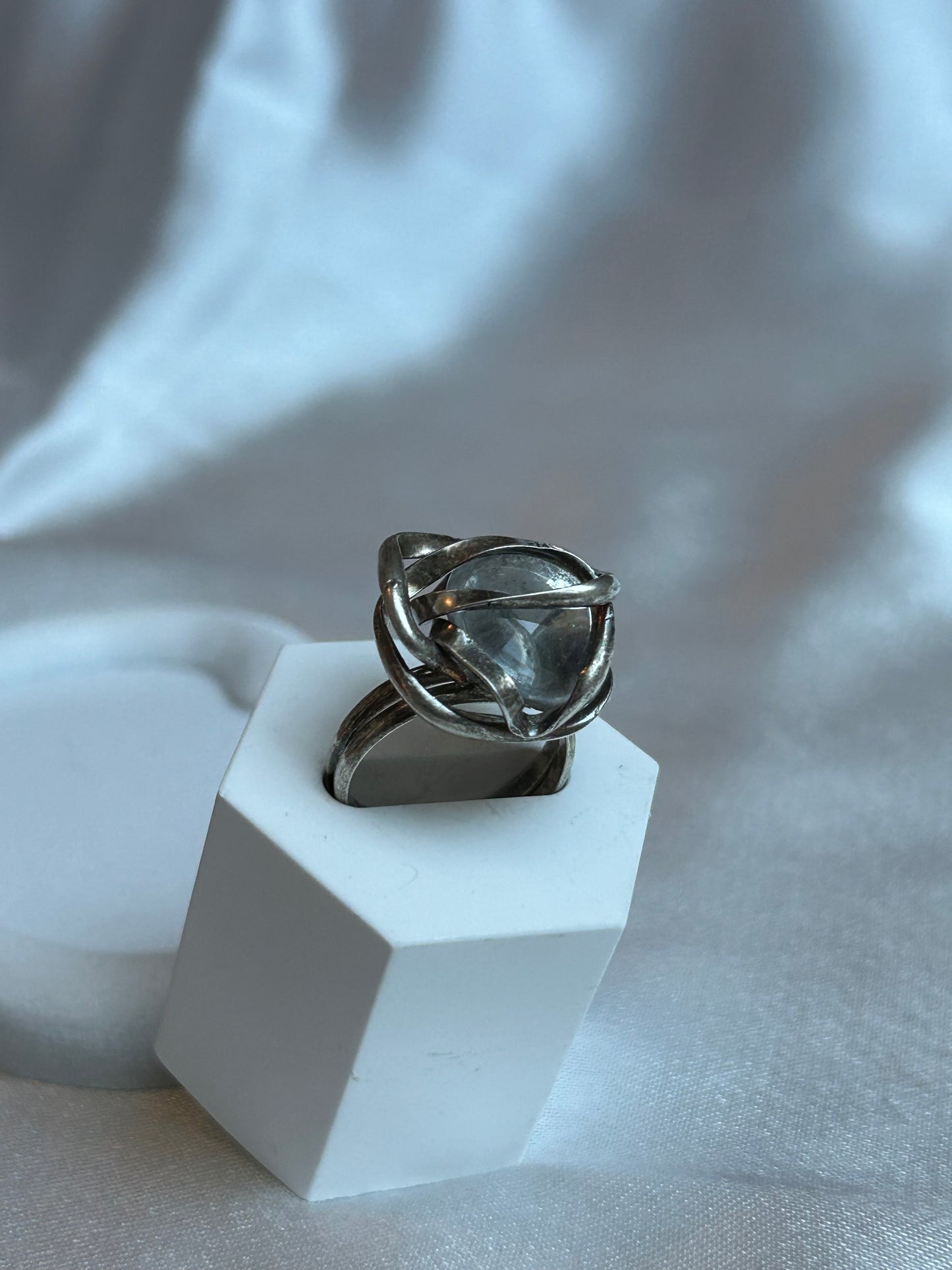 Bague taille 54 argenté et pierre atypique