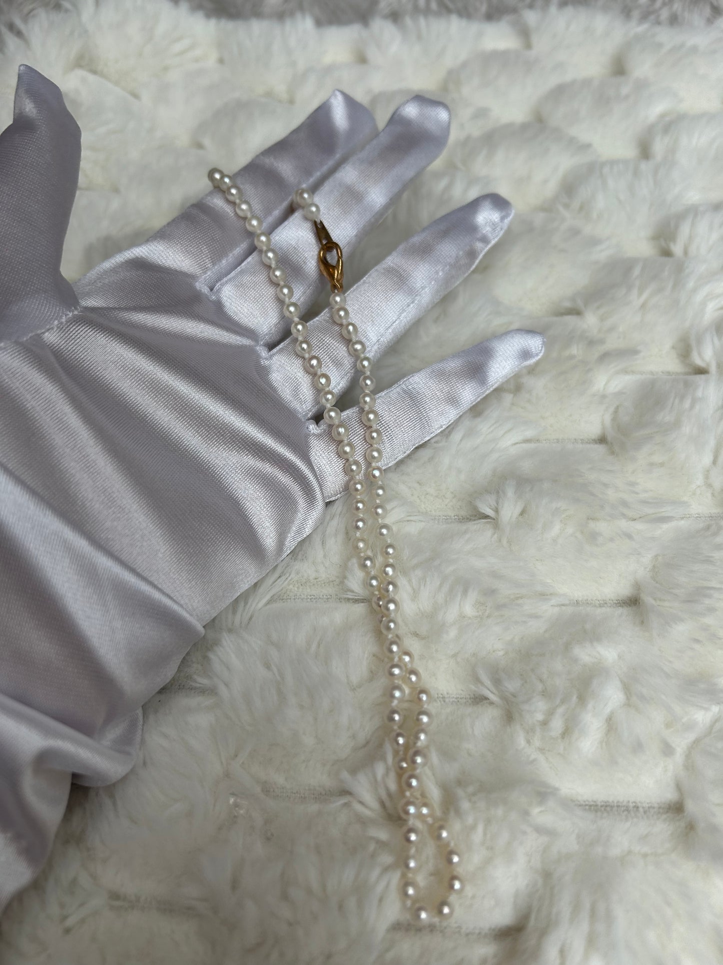 Splendide collier vintage à perle et fermoir doré fantaisie