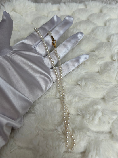 Splendide collier vintage à perle et fermoir doré fantaisie