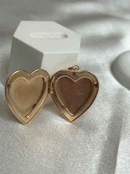 Pendentif vintage doré et nacré modèle cœur qui s’ouvre