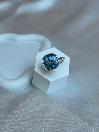 Bague de seconde main argenté et strass bleu taille 56