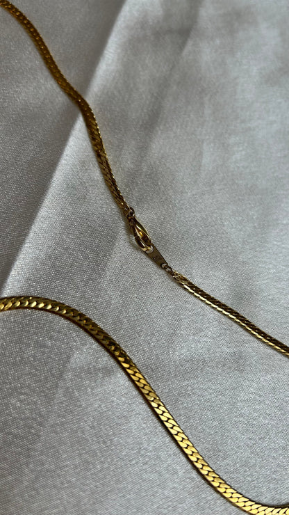 Collier doré et strass vintage signé D