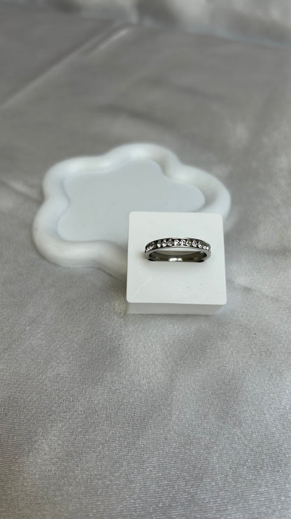 Bague vintage argenté et strass style alliance taille 58