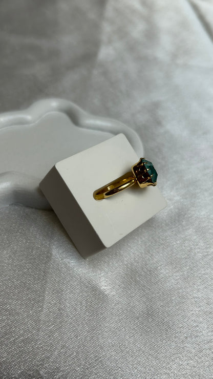 Bague doré et gros strass rouge ajustable