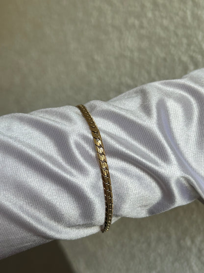 Splendide bracelet en plaqué or maille plates