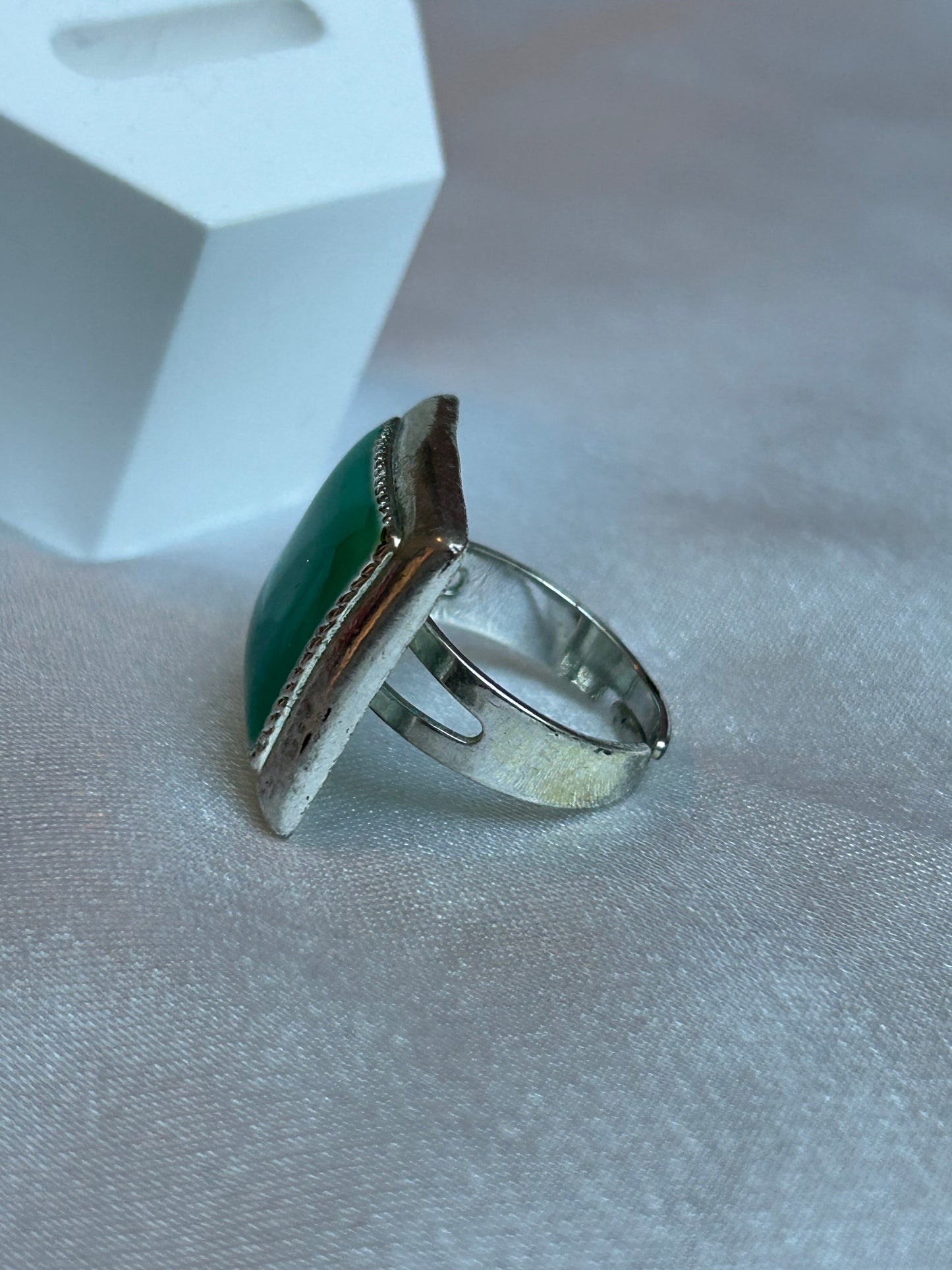 Bague vintage argenté et verte ajustable