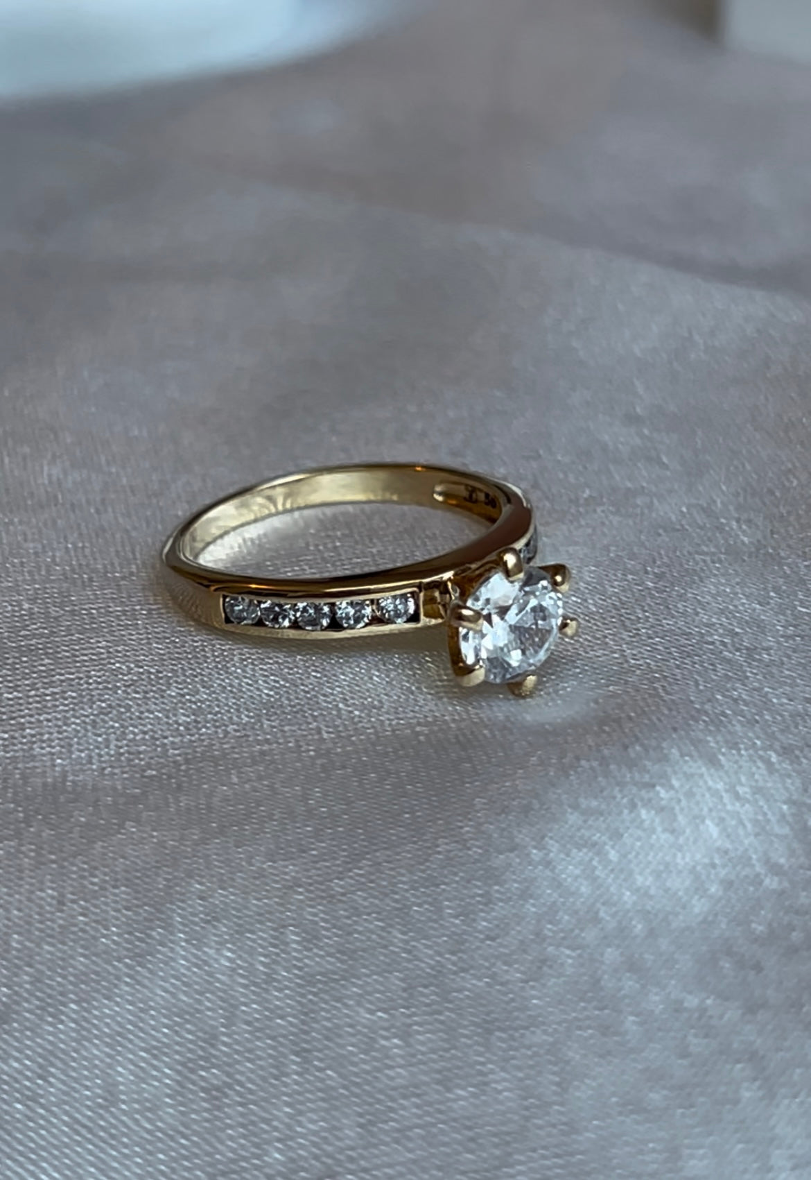 Splendide Bague Solitaire avec Strass en Plaqué Or