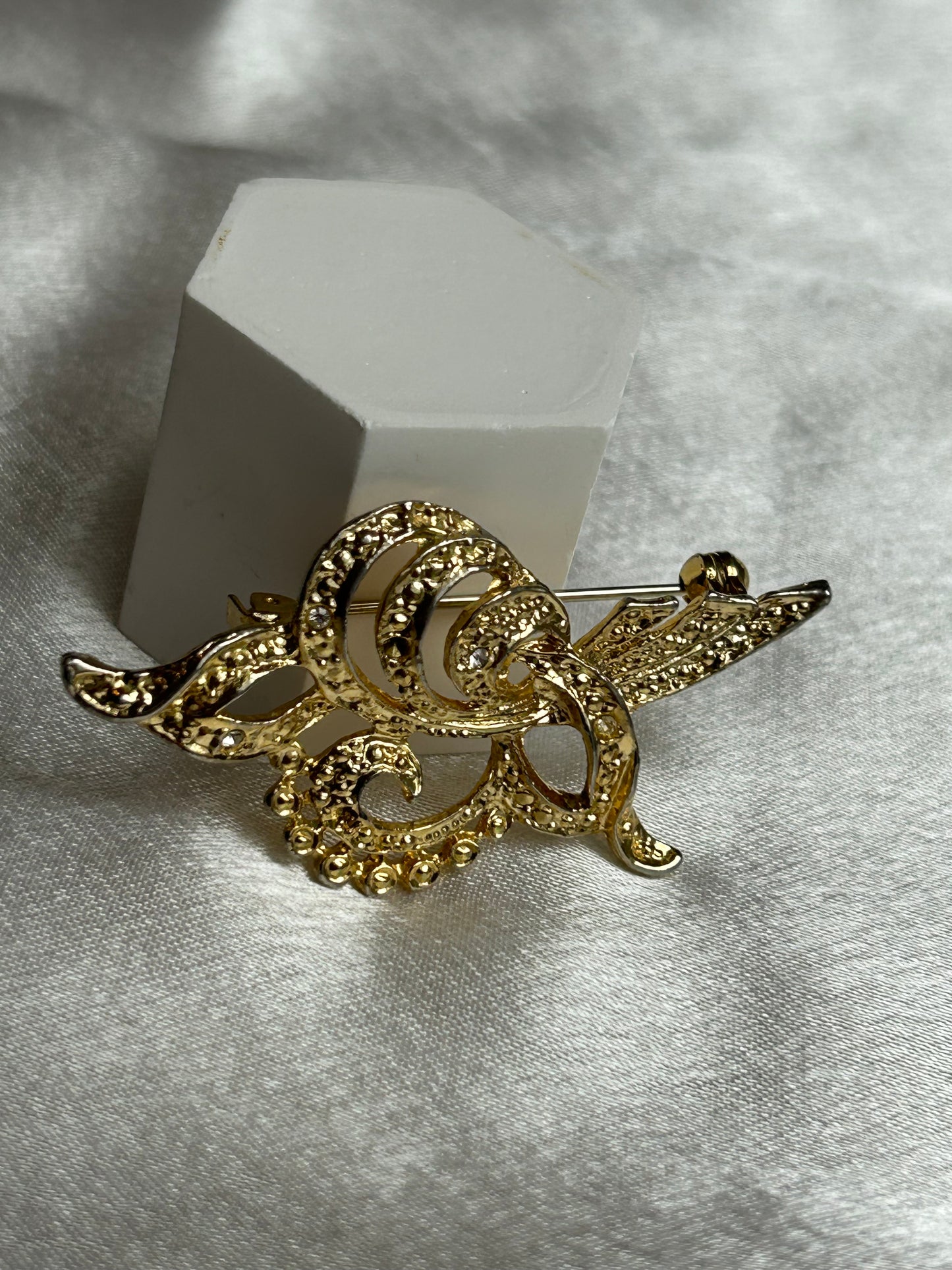 Broche vintage doré et strass