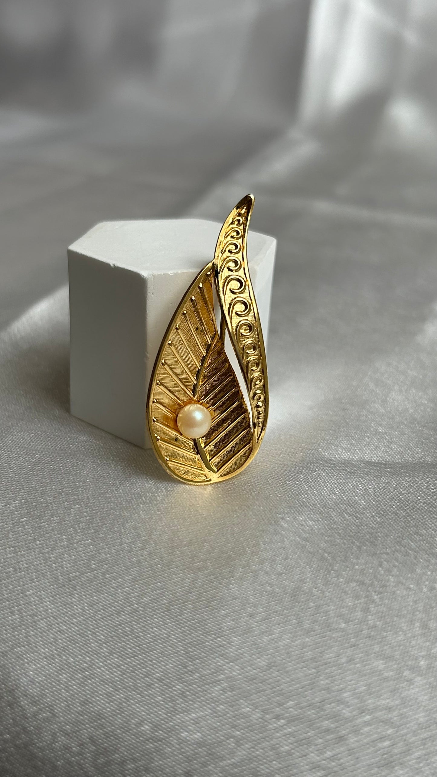Broche vintage feuille et perle