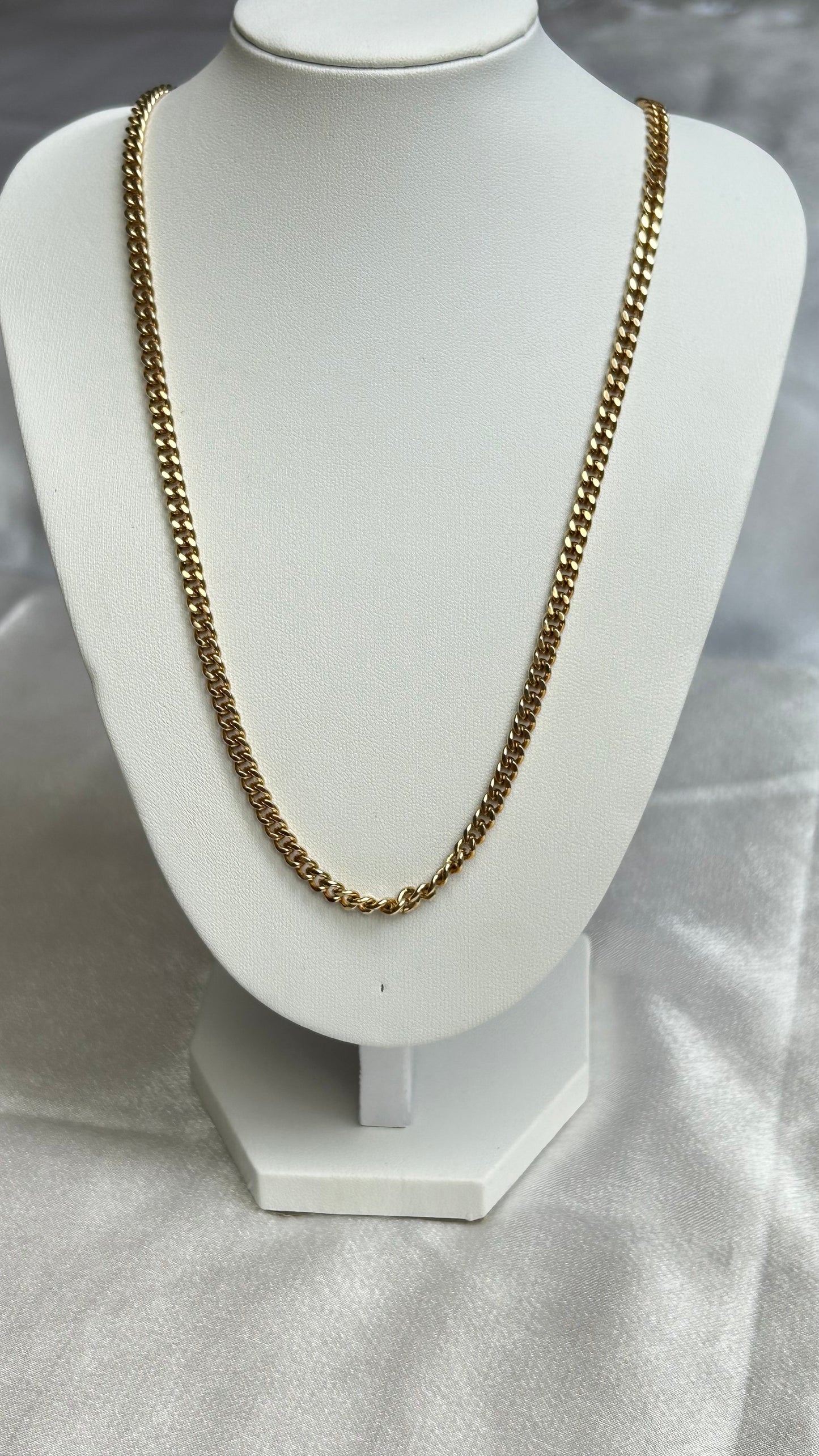 Jolie collier chaîne vintage doré belles mailles