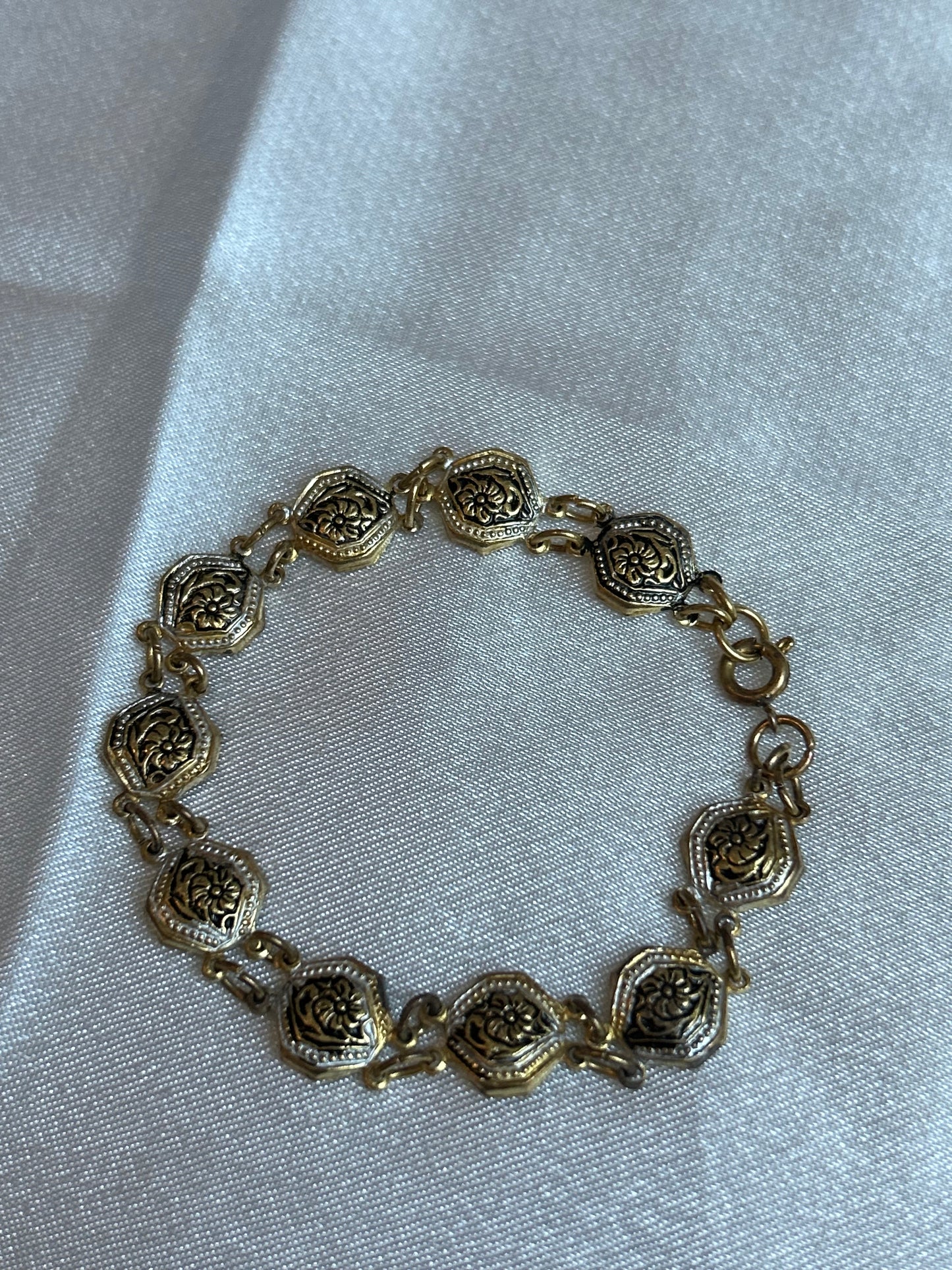 Bracelet en or de Tolède vintage femme de seconde main fleur