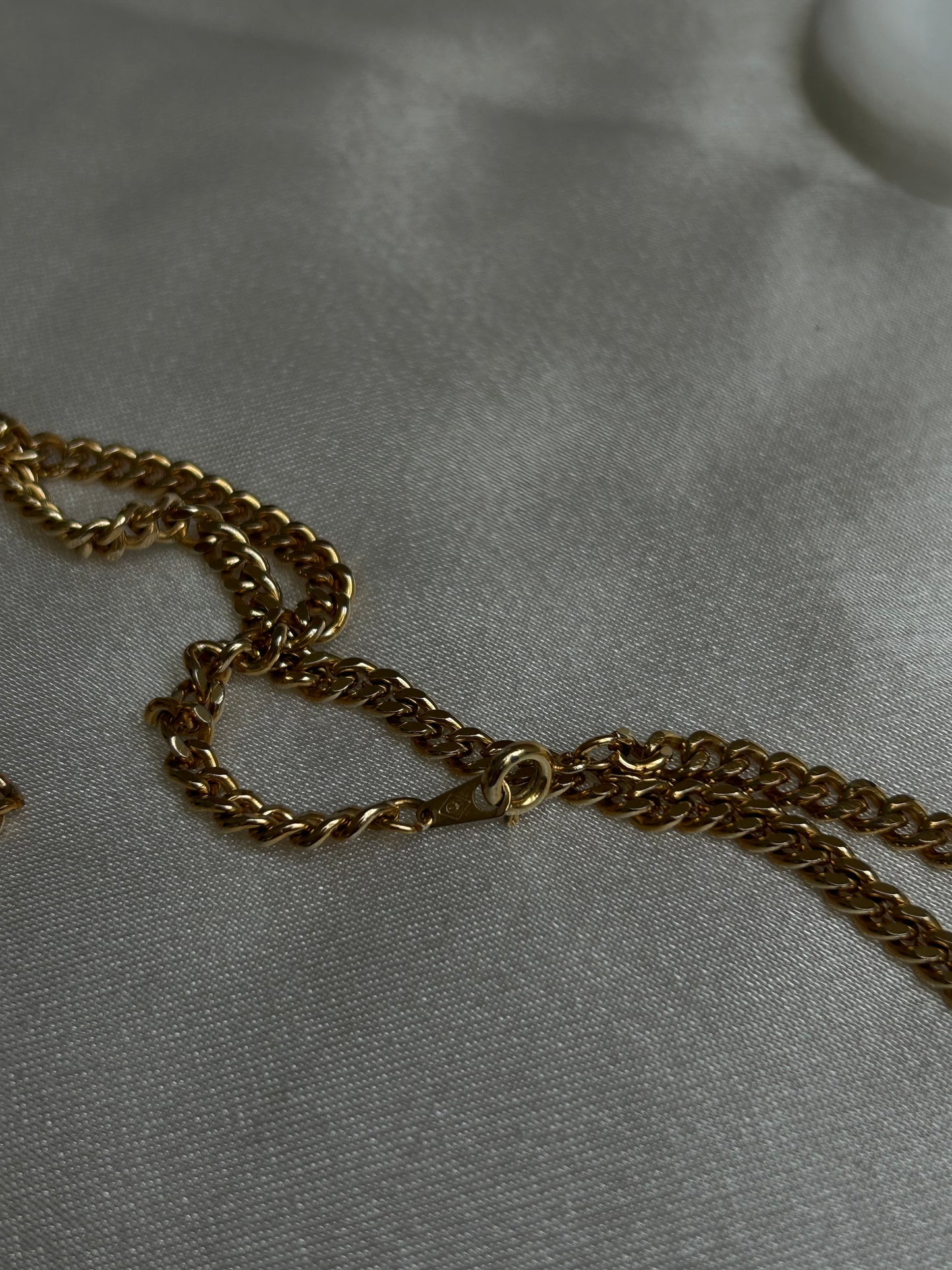 Jolie collier chaîne vintage doré belles mailles