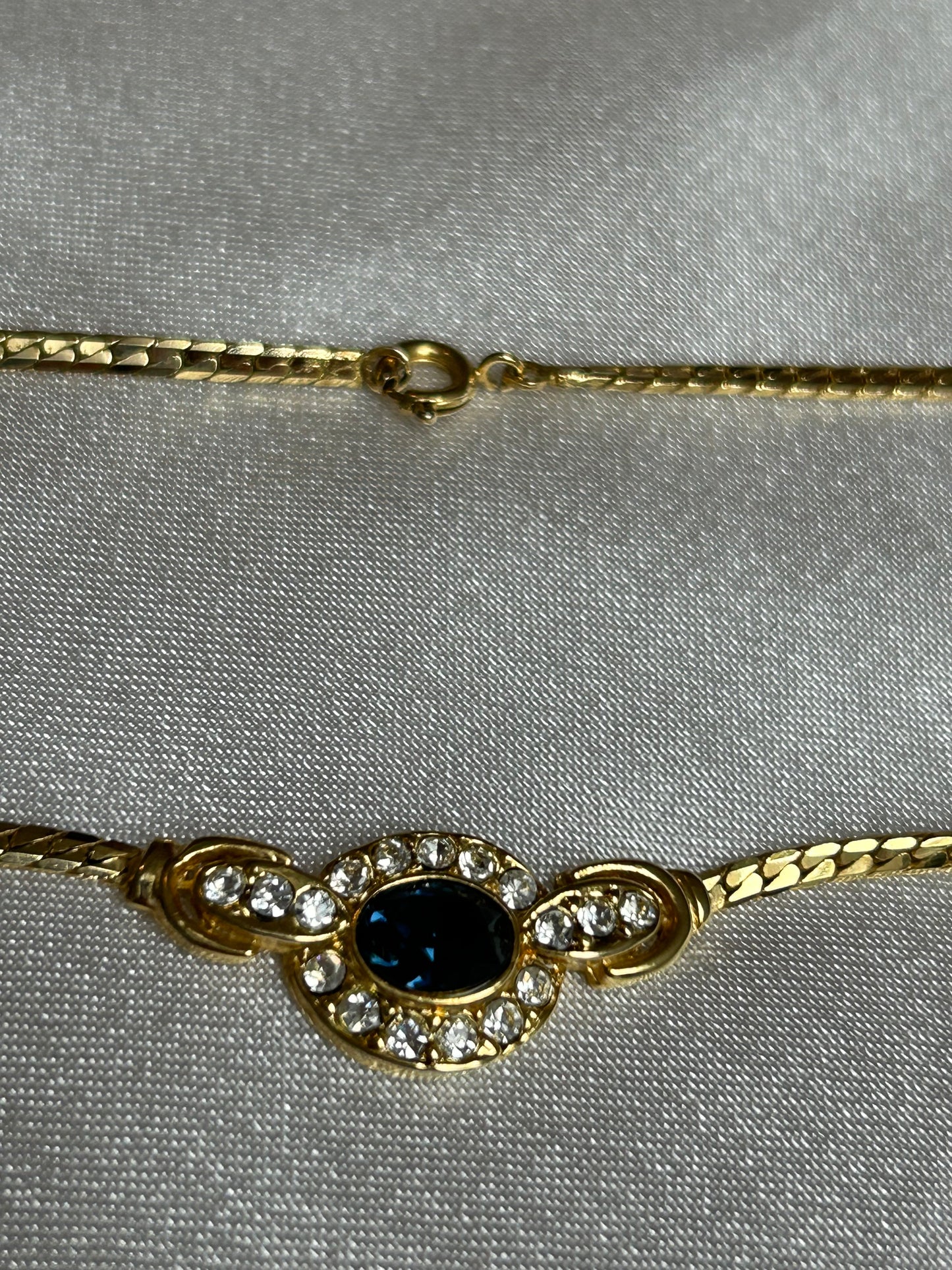 Collier vintage doré et pierre bleu avec strass