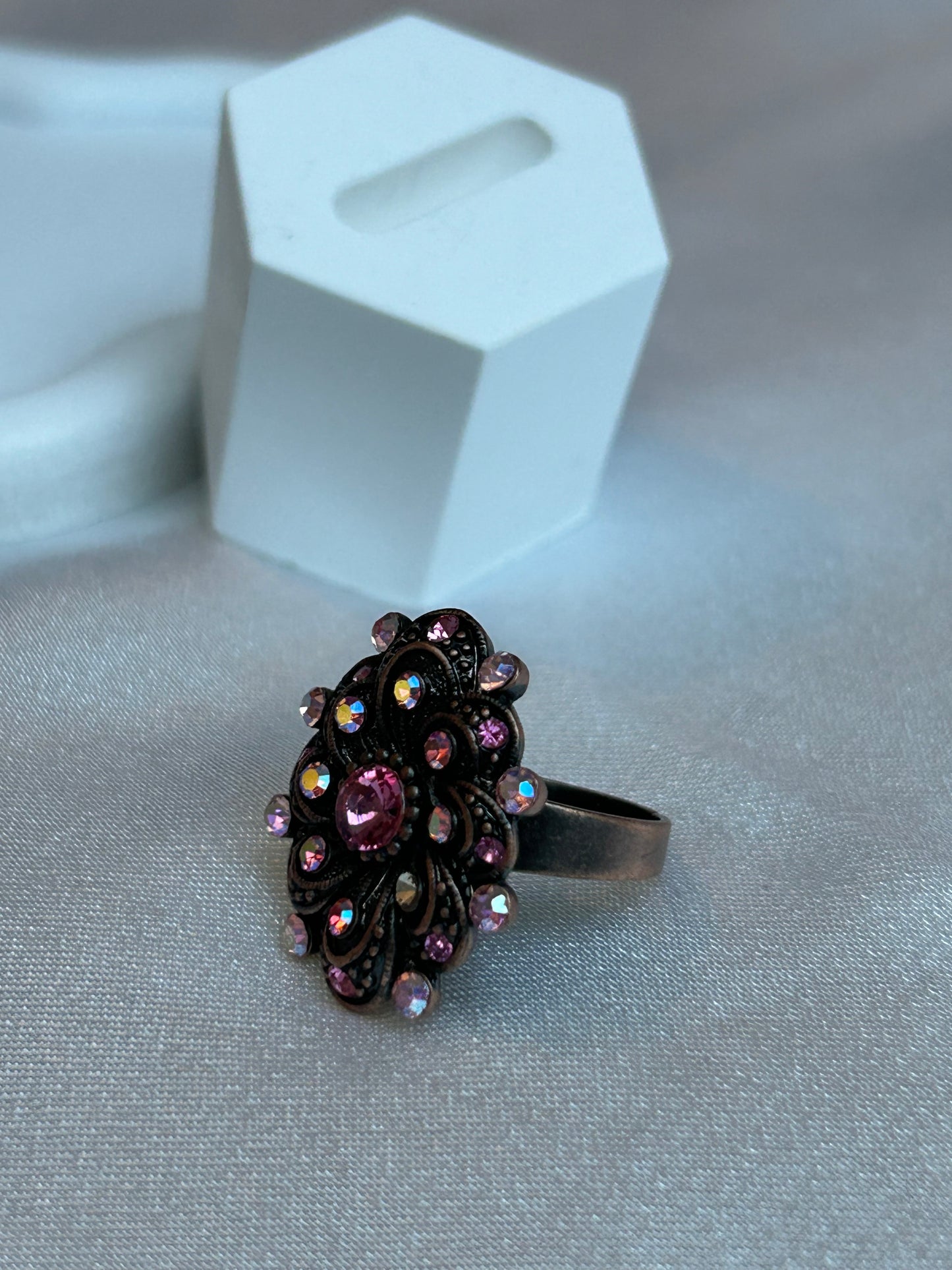 Bague ajustable vintage noir rose et strass