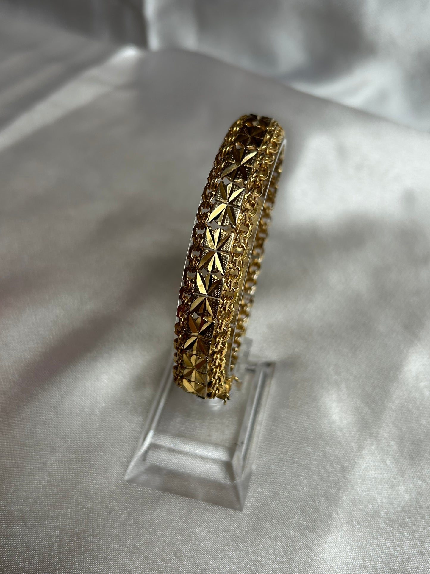 Bracelet vintage plaqué or femme ciselé