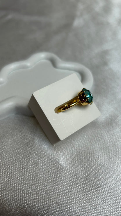 Bague doré et gros strass rouge ajustable