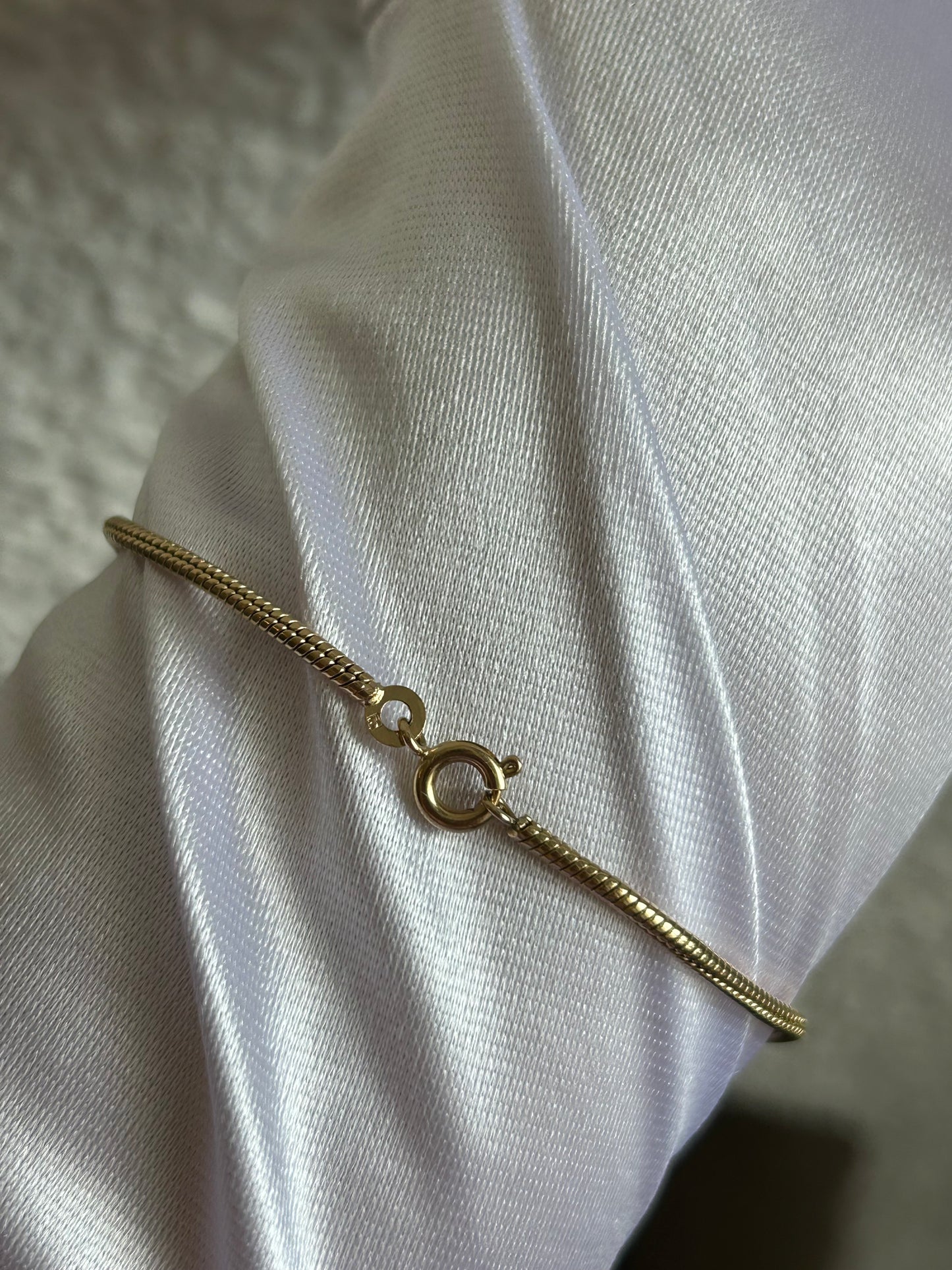 Bracelet en plaqué or maille raffinée