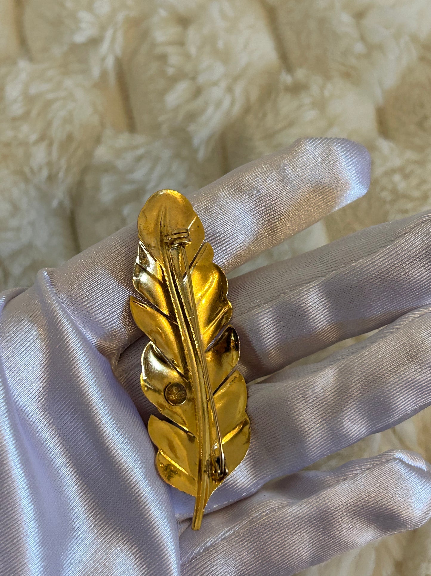 Splendide broche en plaqué or modèle feuille doré