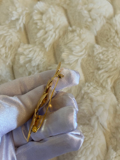 Splendide broche en plaqué or modèle feuille doré