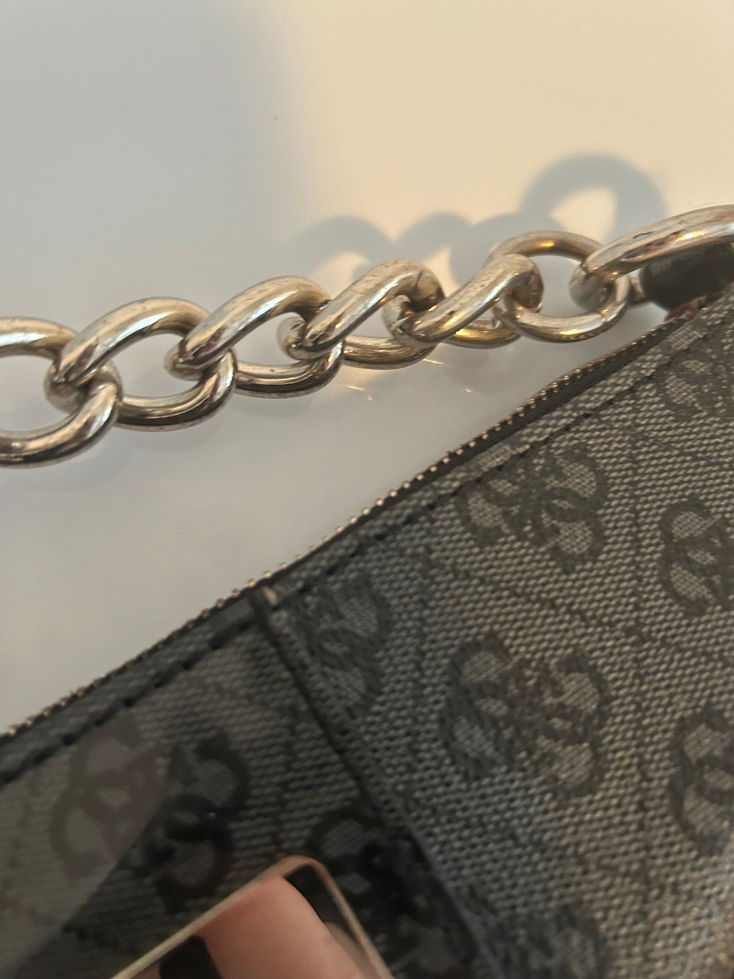 Sac vintage GUESS noir gris et argenté