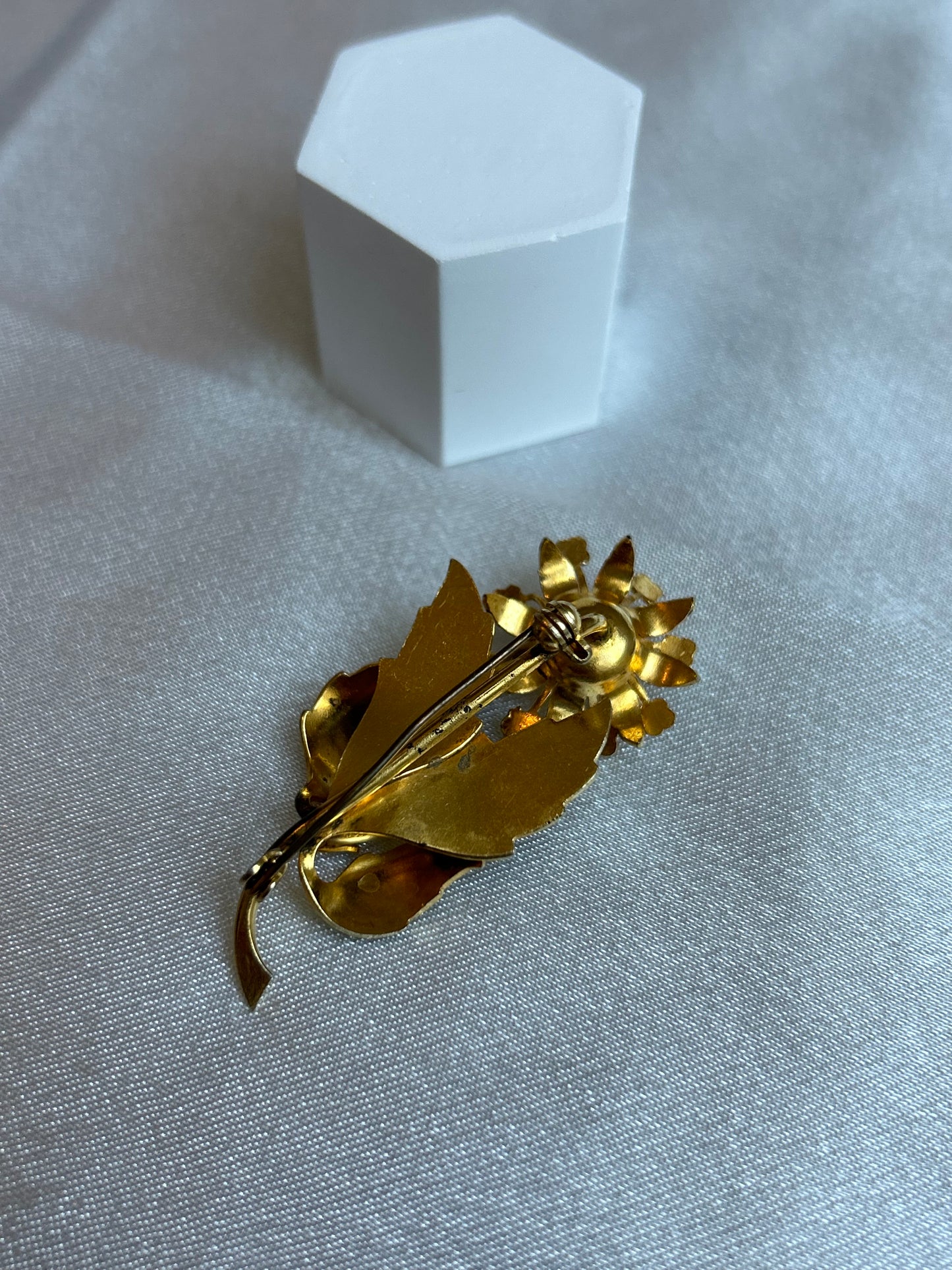 Broche en or de Tolède vintage fleur et perle style culture