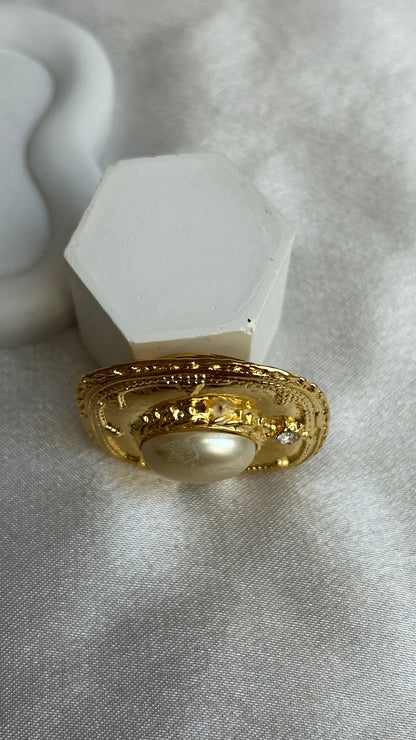 Broche vintage rectangulaire doré et perle