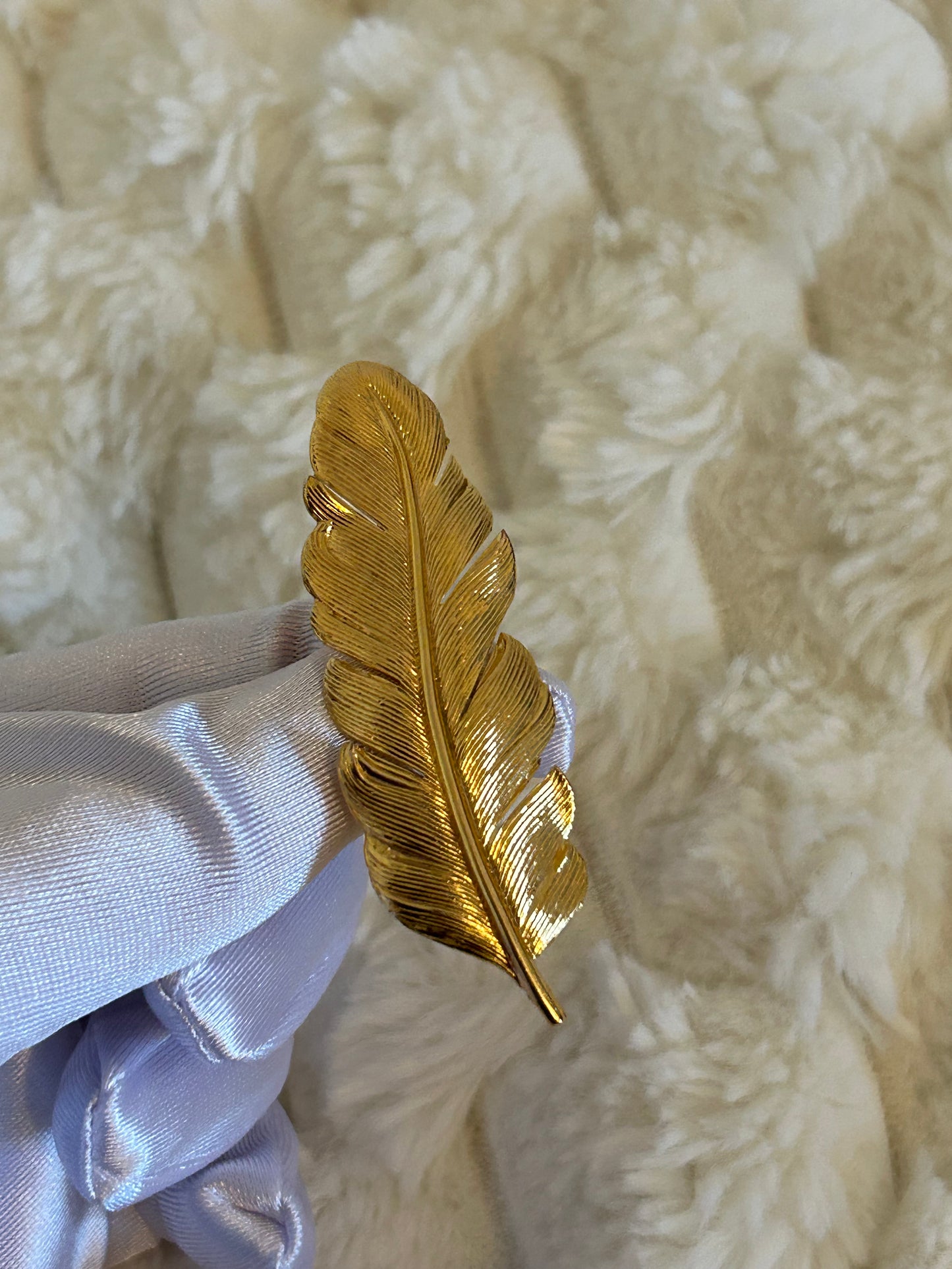 Splendide broche en plaqué or modèle feuille doré