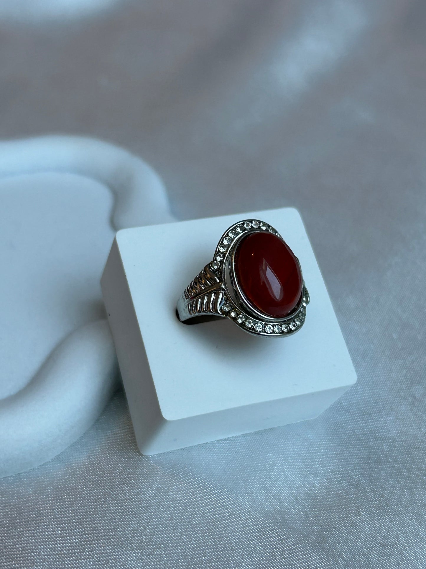Bague vintage pierre rouge taille 59-60